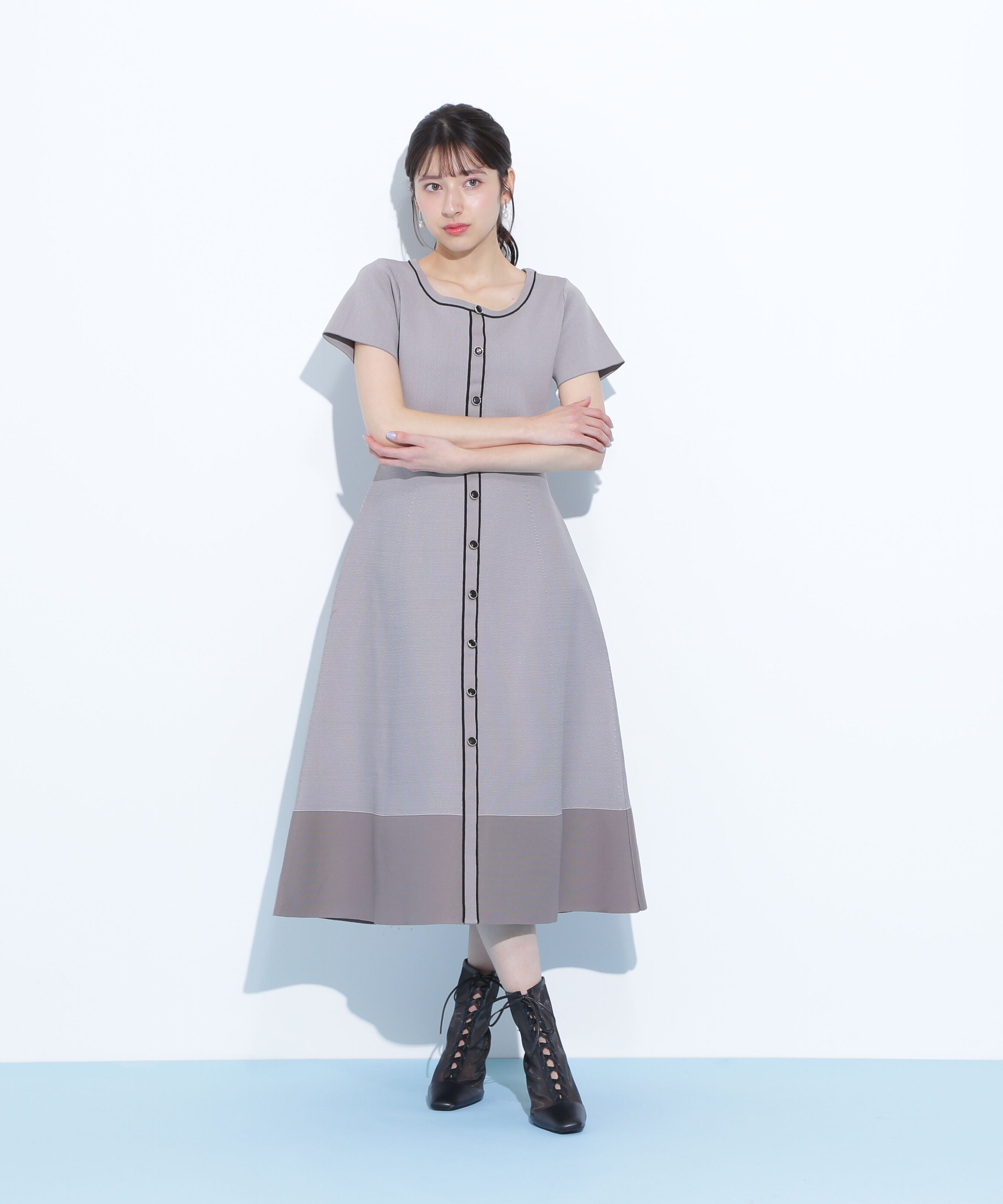  「半袖フレアニットワンピース」|ワンピース|モカ