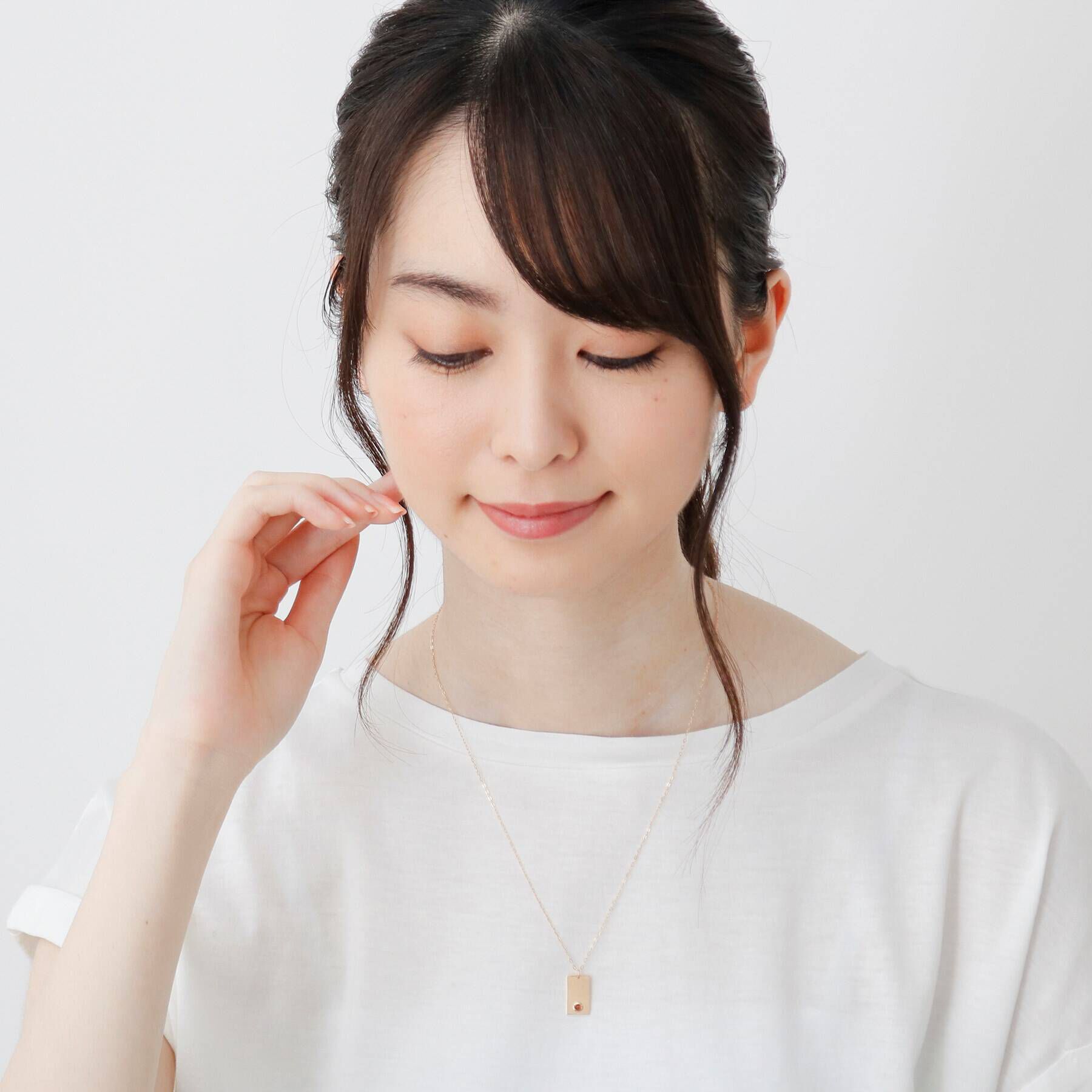 COCOSHNIK「カラーストーン（ガーネット）スクエアプレート　ネックレス」|ネックレス|