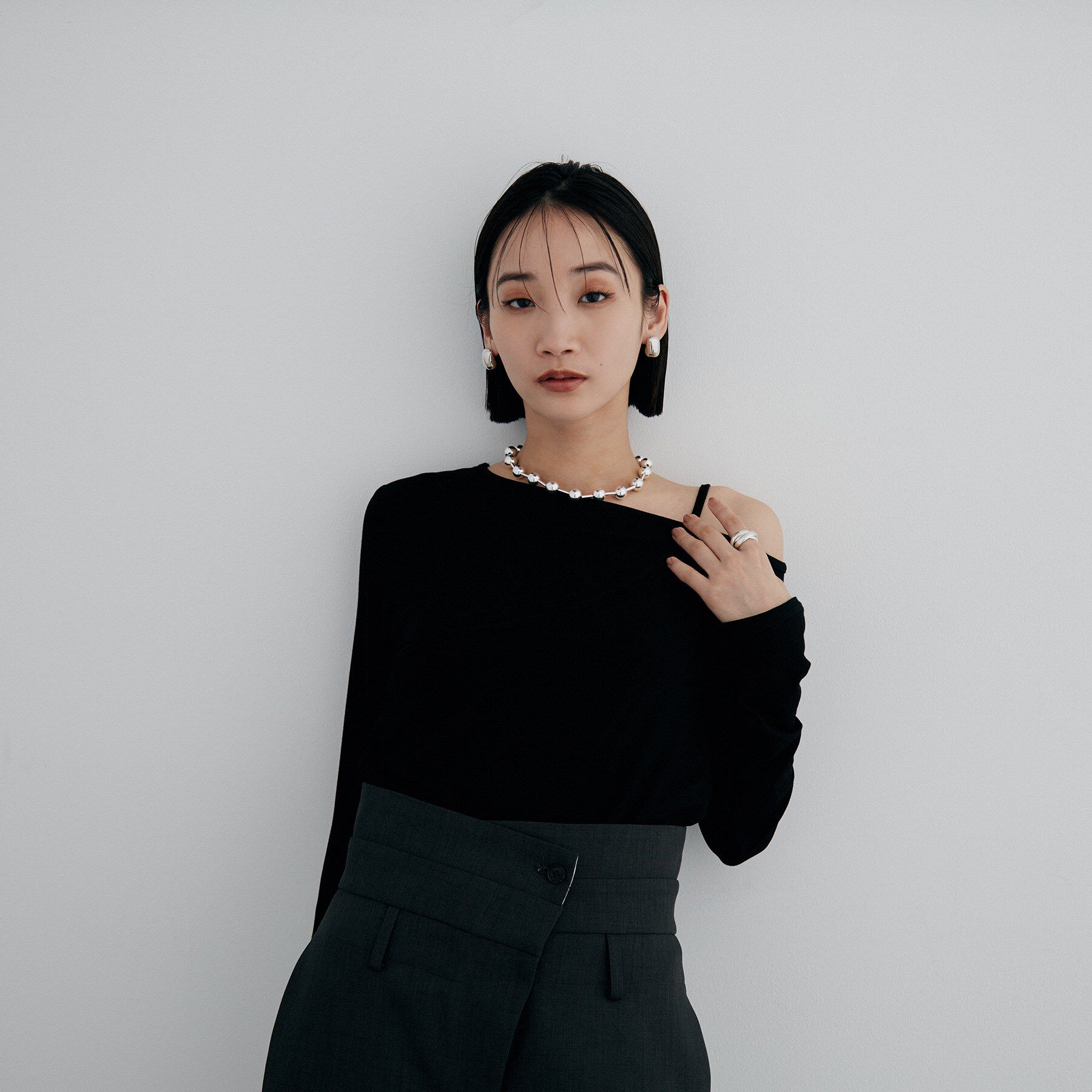 COCOSHNIK ONKITSCH「シルバー ホロウピアス ロングクッションシェイプ」|ピアス|