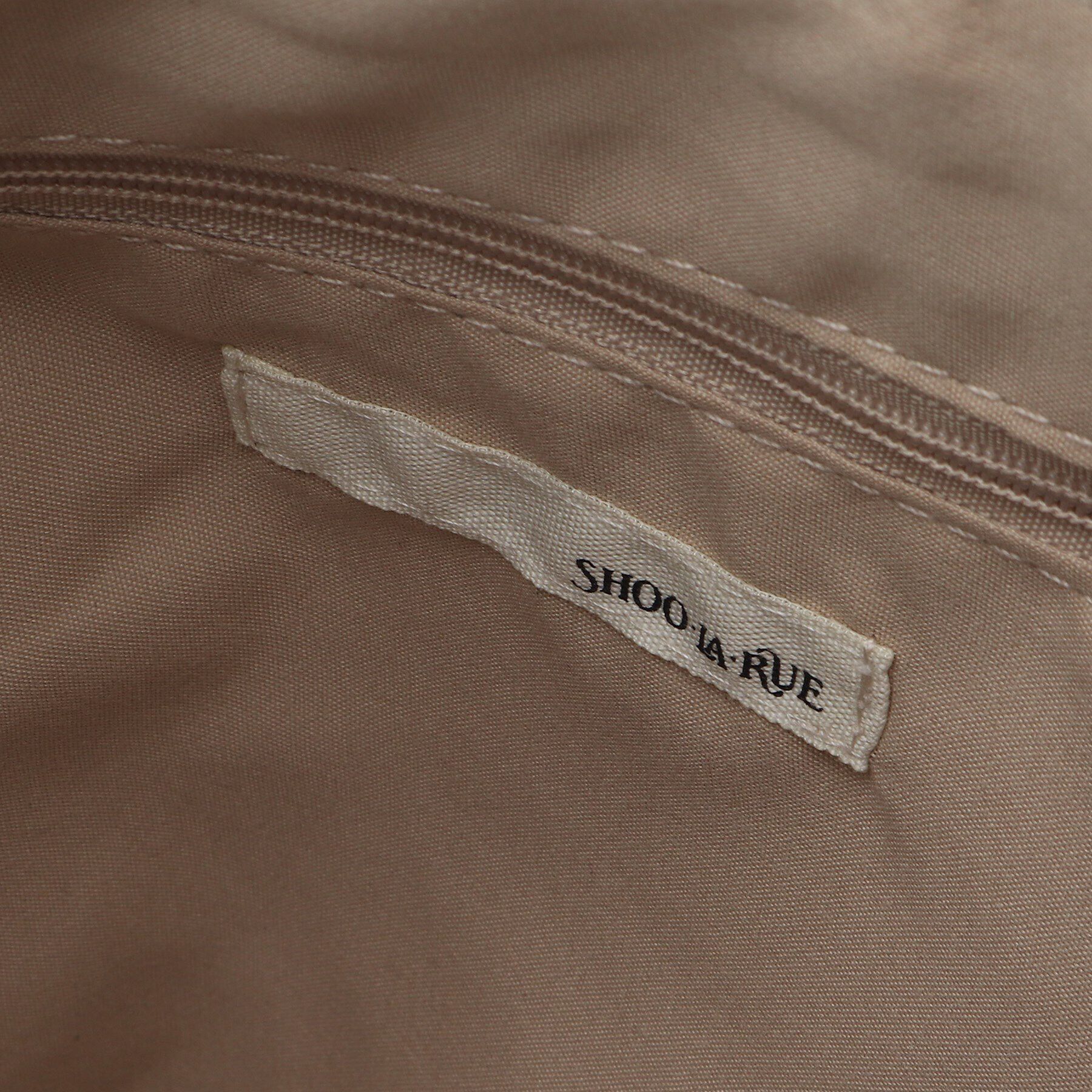 SHOO･LA･RUE「横長だから荷物の出し入れがしやすい サイドポケット ショルダーバッグ」|ショルダー・メッセンジャー|