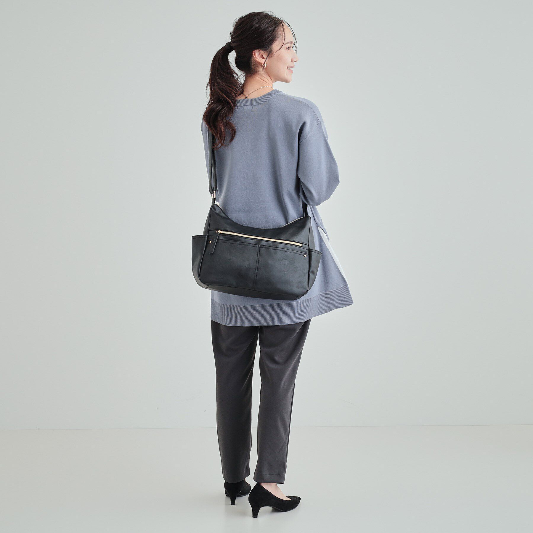 SHOO･LA･RUE「横長だから荷物の出し入れがしやすい サイドポケット ショルダーバッグ」|ショルダー・メッセンジャー|