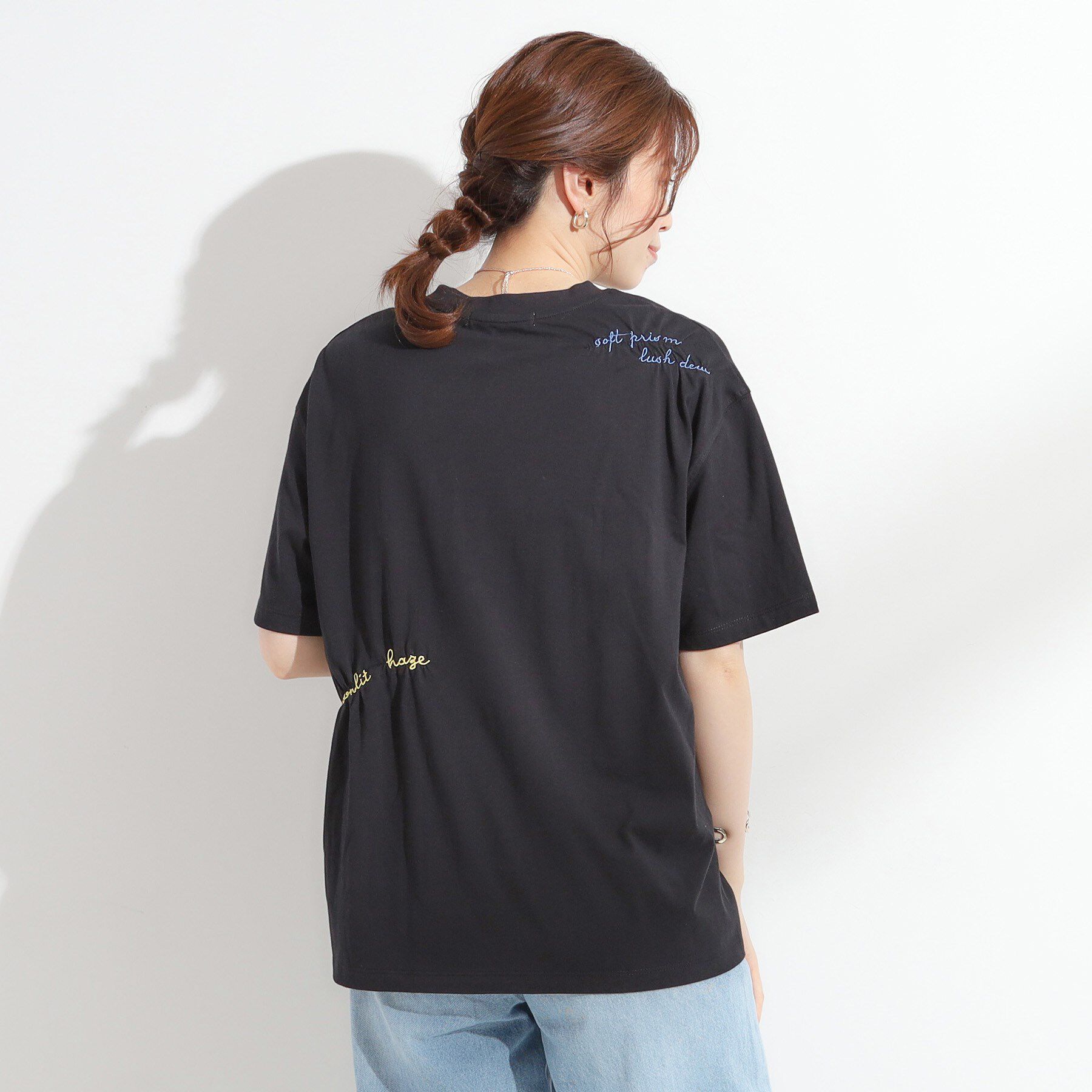 SHOO･LA･RUE「【ひんやり】大人のカジュアルスタイルに レタリング刺繍Tシャツ」|Tシャツ・カットソー|