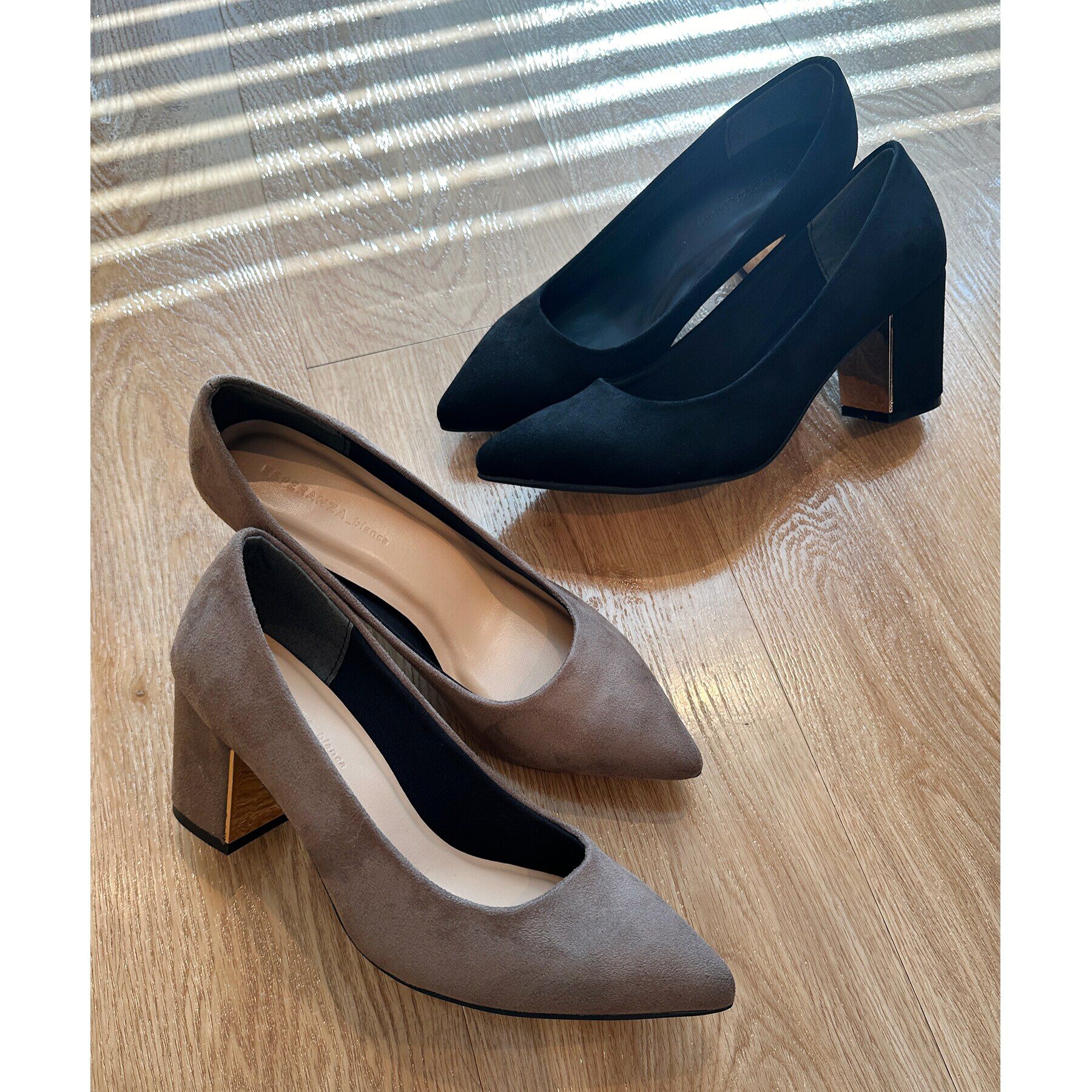 ESPERANZA「ゴールドプレート付きブロックヒールポインテッドトゥパンプス【ESPERANZA＿blanca】」|パンプス|