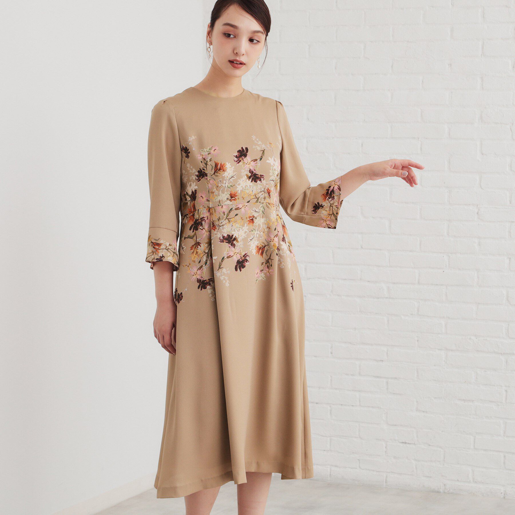 SunaUna「【着るだけでスタイルアップ!／Make bodyシリーズ】パネルプリントワンピース」|ワンピース|ﾍﾞｰｼﾞｭ(152)