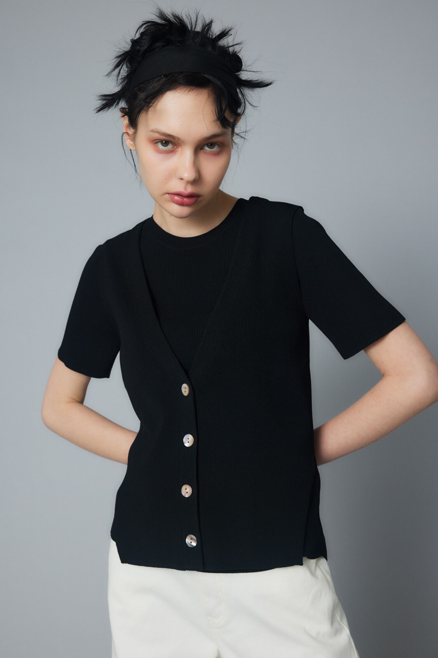 HeRIN.CYE「Compact knit vest」|ダウンベスト・ベスト|BLK