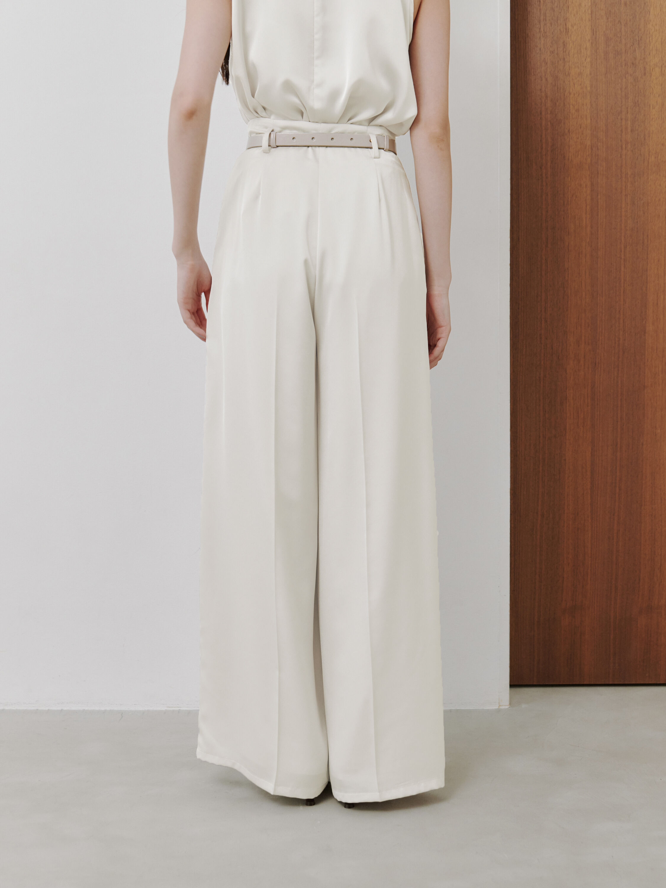 SNIDEL「サテンワイドパンツ」|チノ|