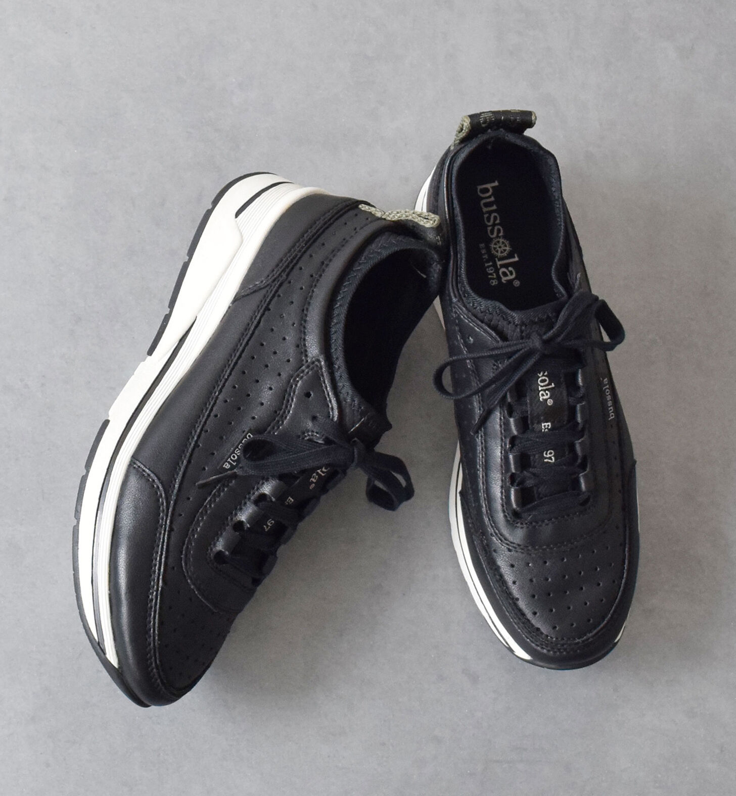 IMPORT SELECT「【bussola】パンチングレザースニーカー」|スニーカー|BL/C