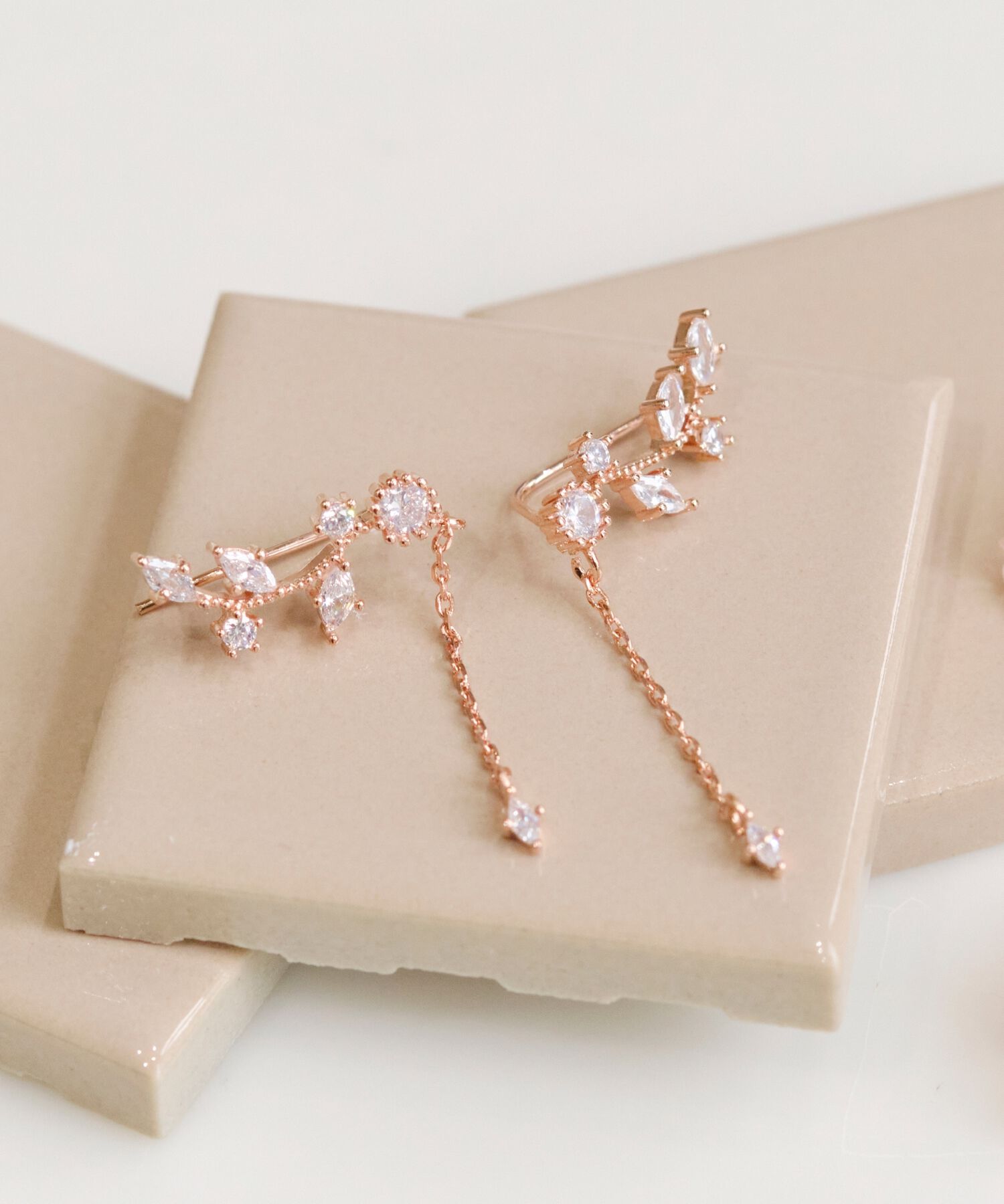 Phoebe「【シリーズ累計販売10000点突破！】2wayフラワリービジューピアス&イヤリング　ローズゴールド」|ピアス|