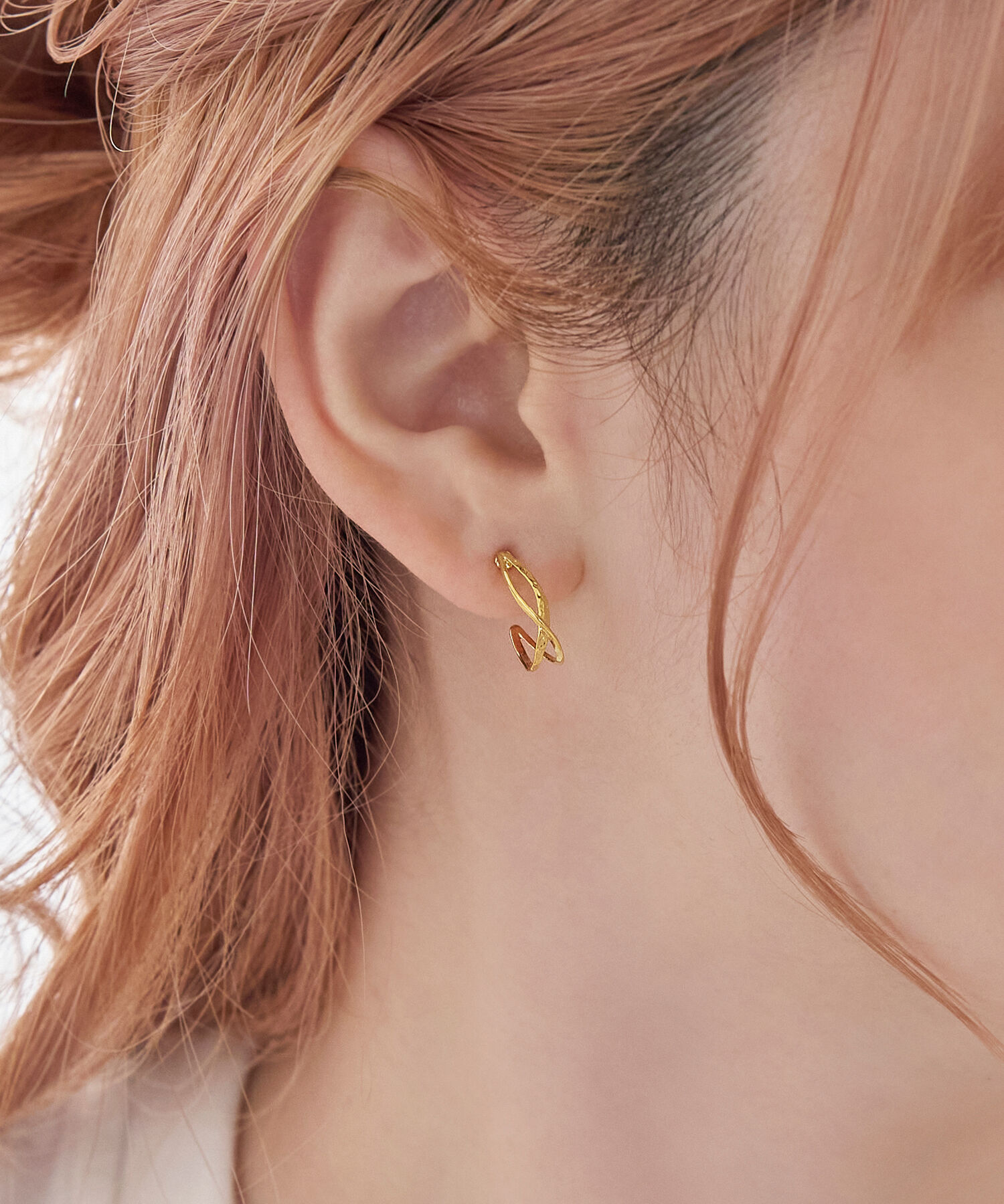 Phoebe「【金属アレルギー対応】クロスフープブレイドピアス　ゴールド」|ピアス|