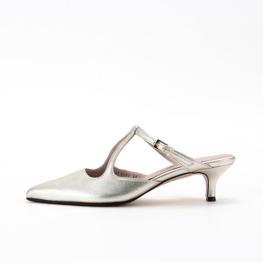 銀座かねまつ「LSDT2552METPLT 【本革】トライアングルストラップミュール」|サンダル|