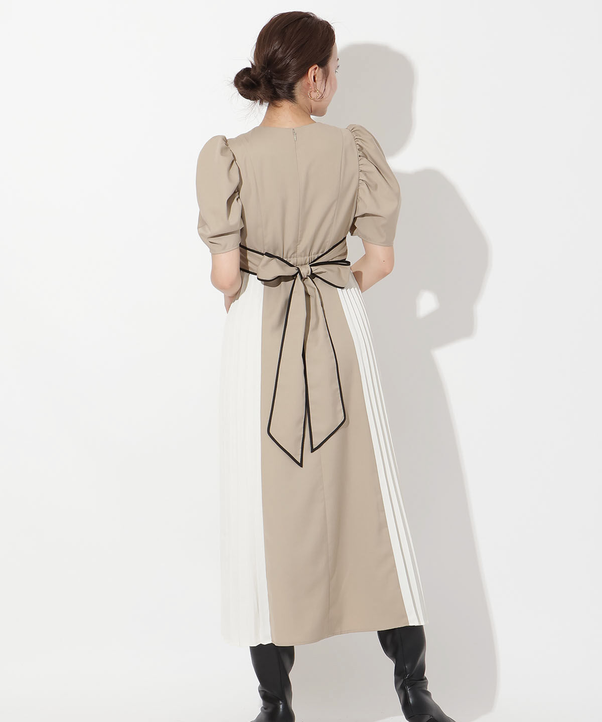 アンドクチュール「配色パイピングVネックワンピース」|ワンピース|