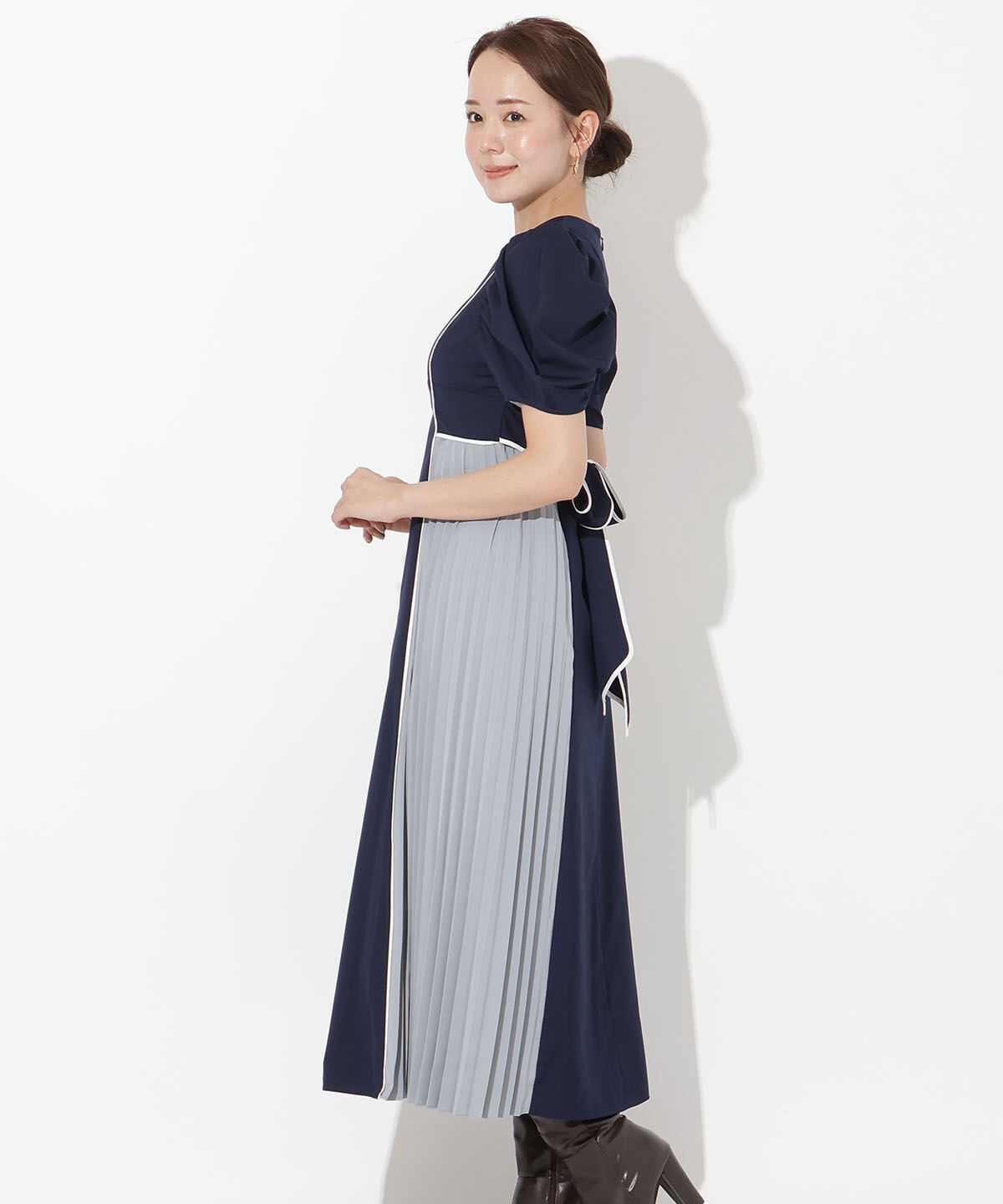 アンドクチュール「配色パイピングVネックワンピース」|ワンピース|