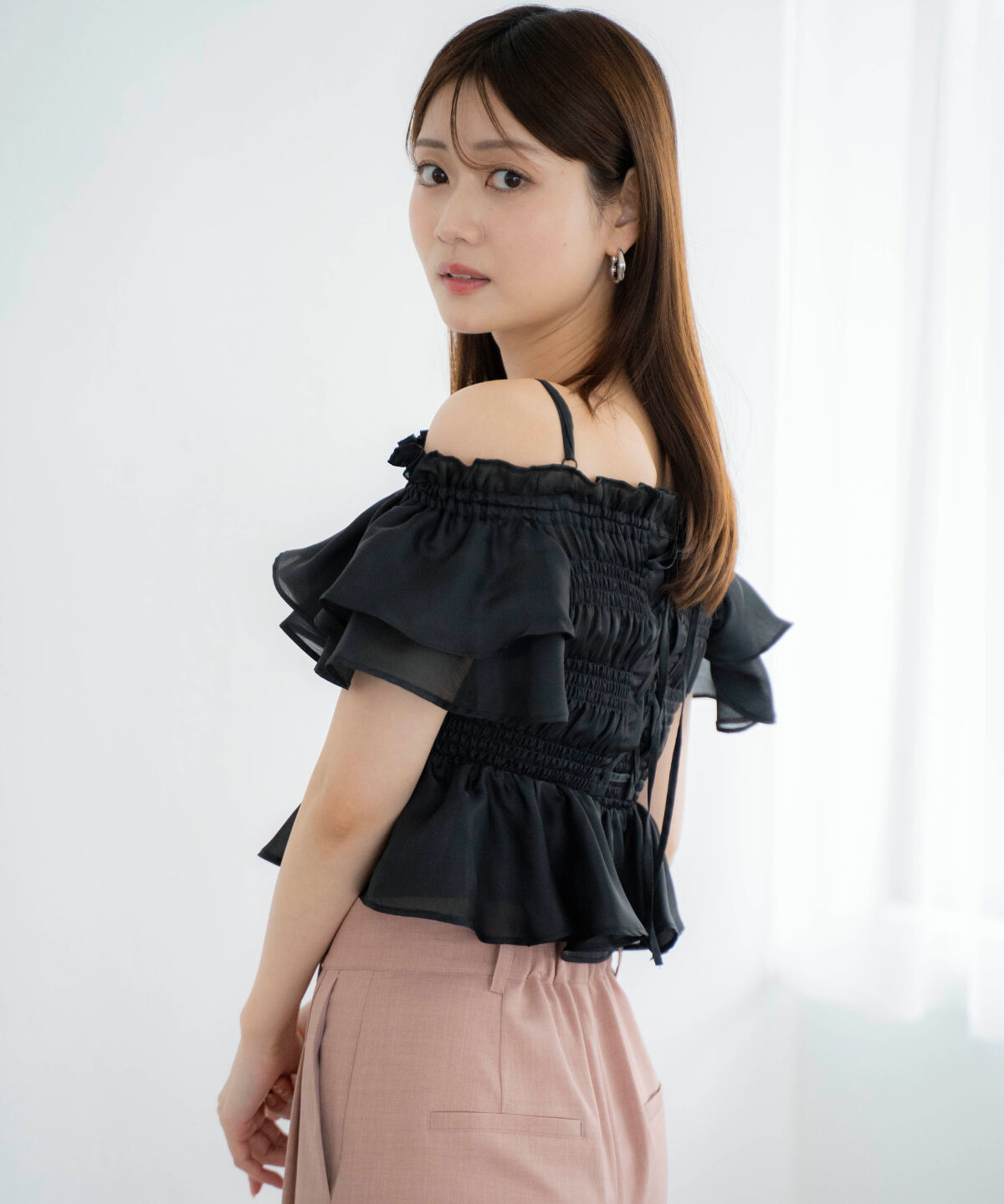 アンドクチュール「エアリーティアードオフショルブラウス」|シャツ・ブラウス|