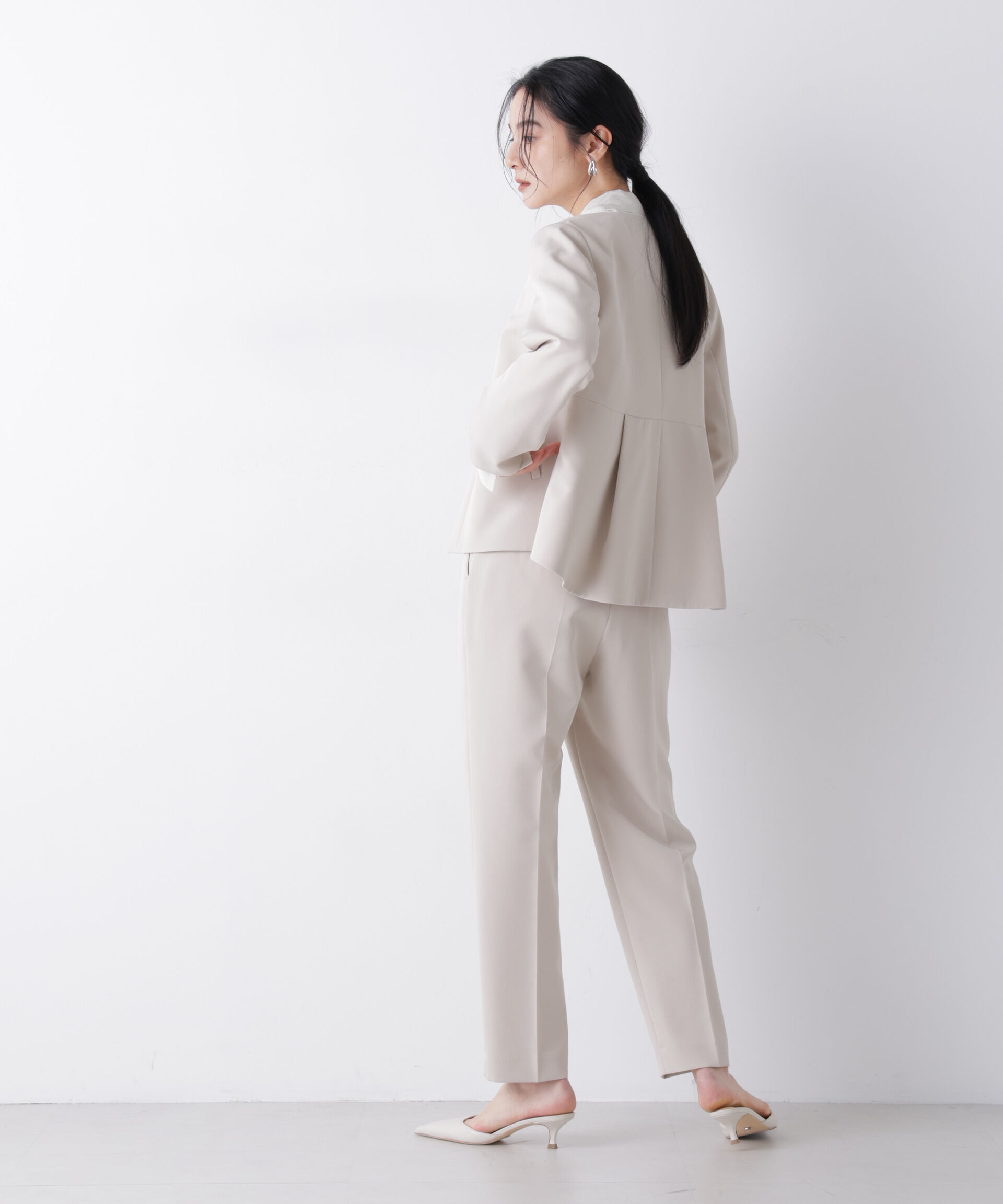 nano･universe「デイリーファンクション タックテーパードパンツ(セットアップ可)」|チノ|