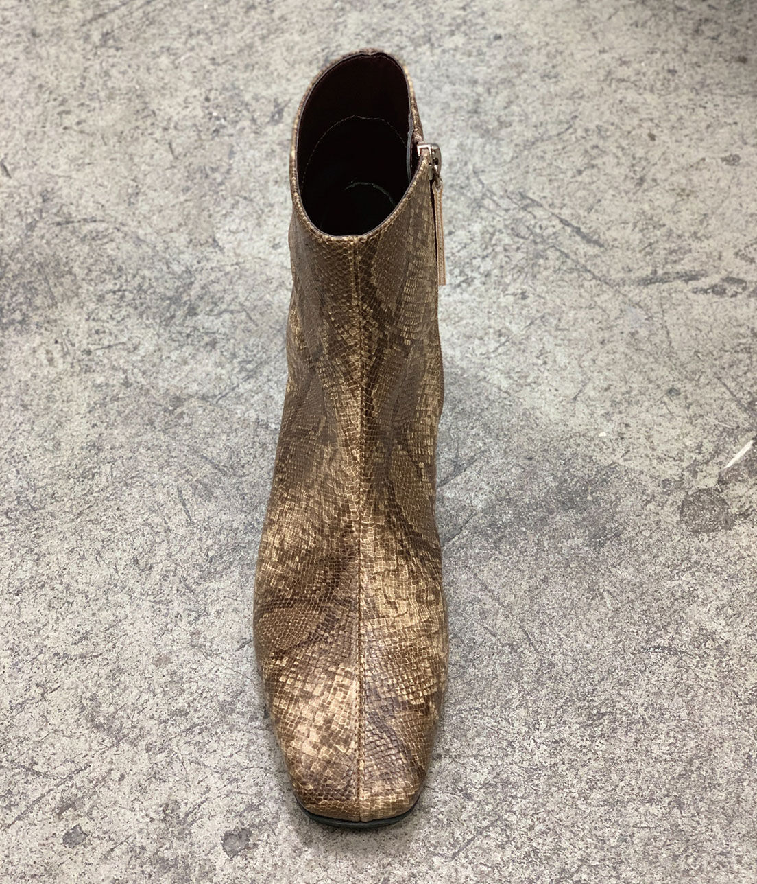 Juze「スクエアトゥセンターシームショートブーツ」|その他|