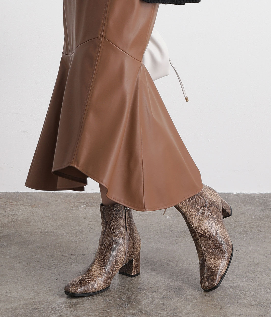 Juze「スクエアトゥセンターシームショートブーツ」|その他|その他(99)