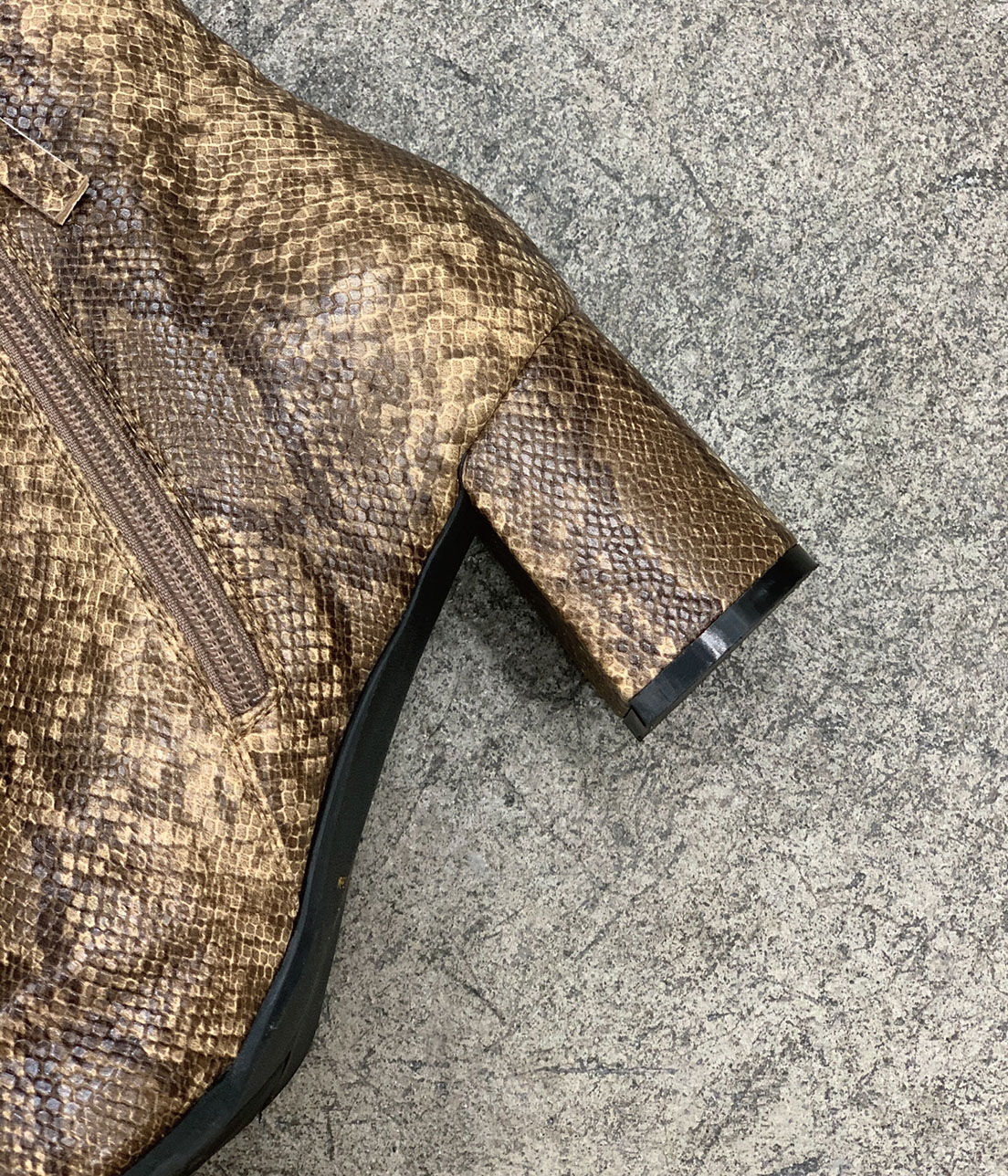 Juze「スクエアトゥセンターシームショートブーツ」|その他|