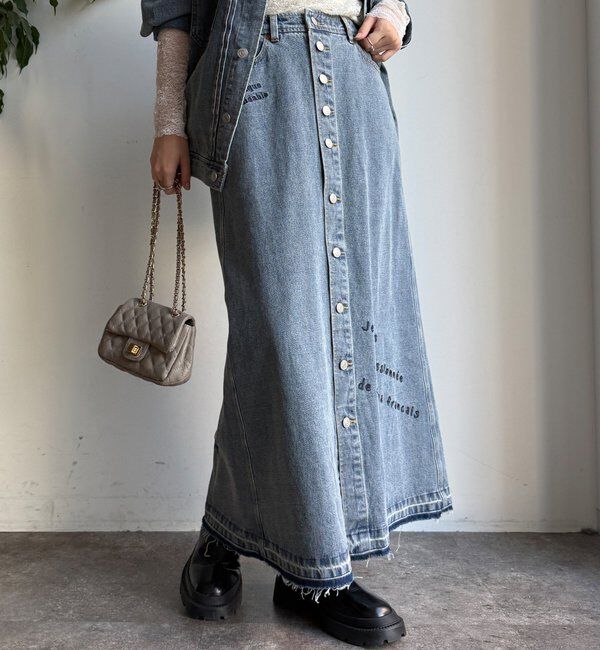  「【WEB限定】デニム刺繍フロントボタンスカート」|スカート|ブルー