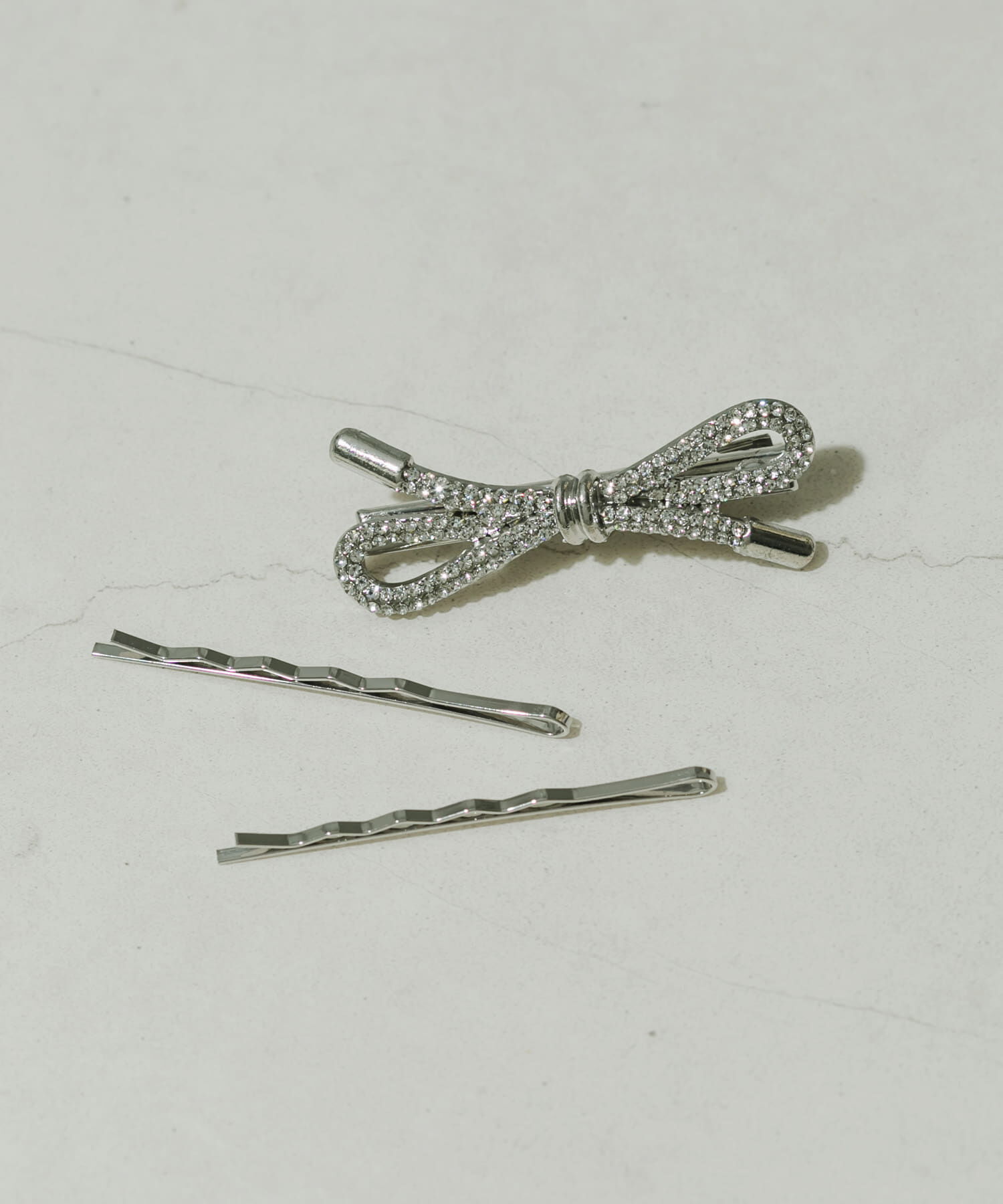 SMELLY「ビジューリボンモチーフ3セットピン」|その他|シルバー