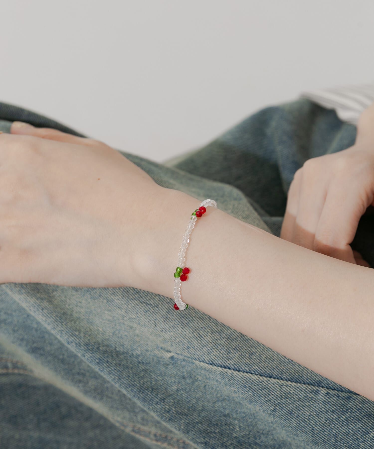 SMELLY「チェリーモチーフクリアビーズブレスレット」|ブレスレット・バングル|