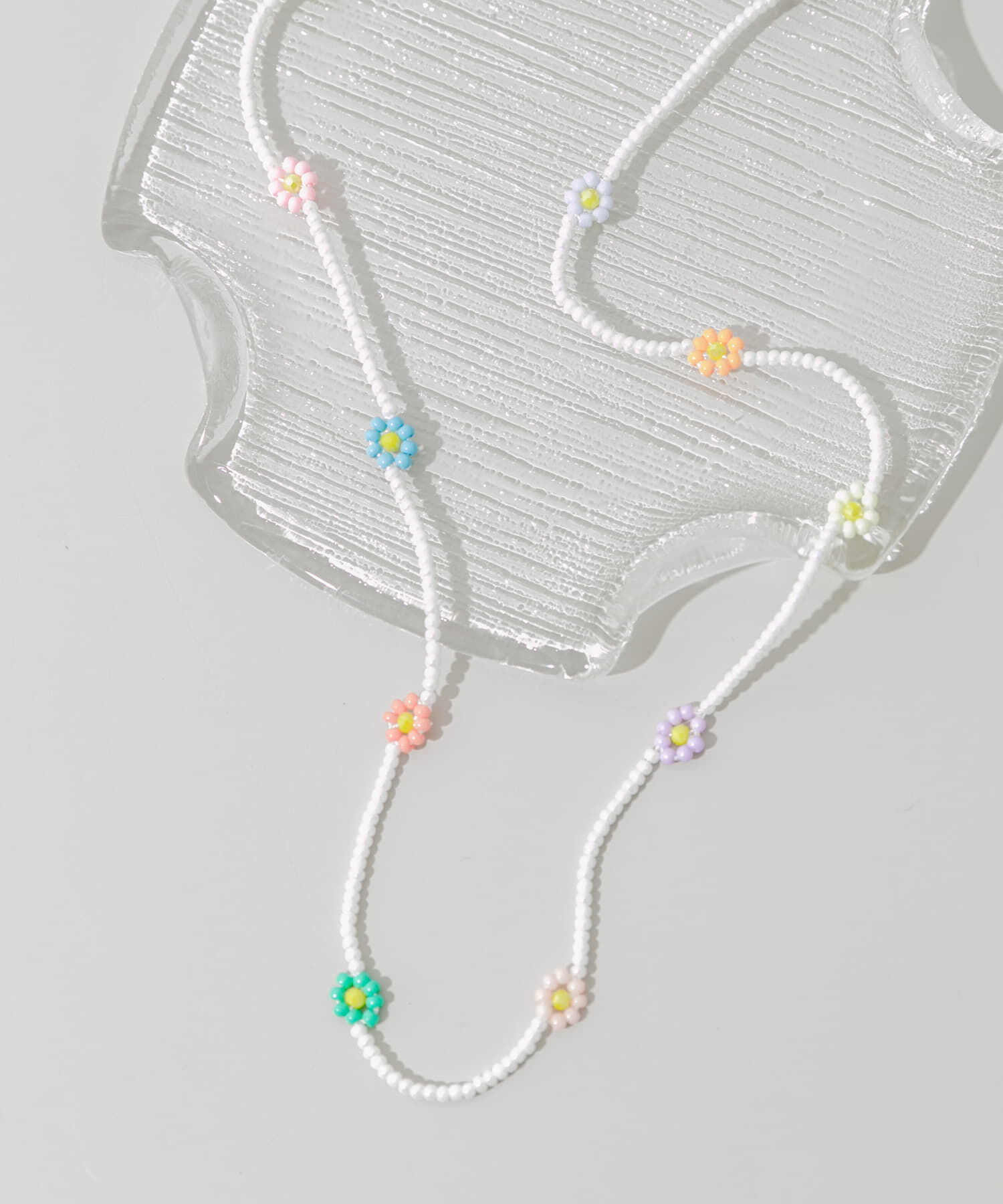SMELLY「ステンレスフラワーモチーフビーズネックレス」|ネックレス|ホワイト
