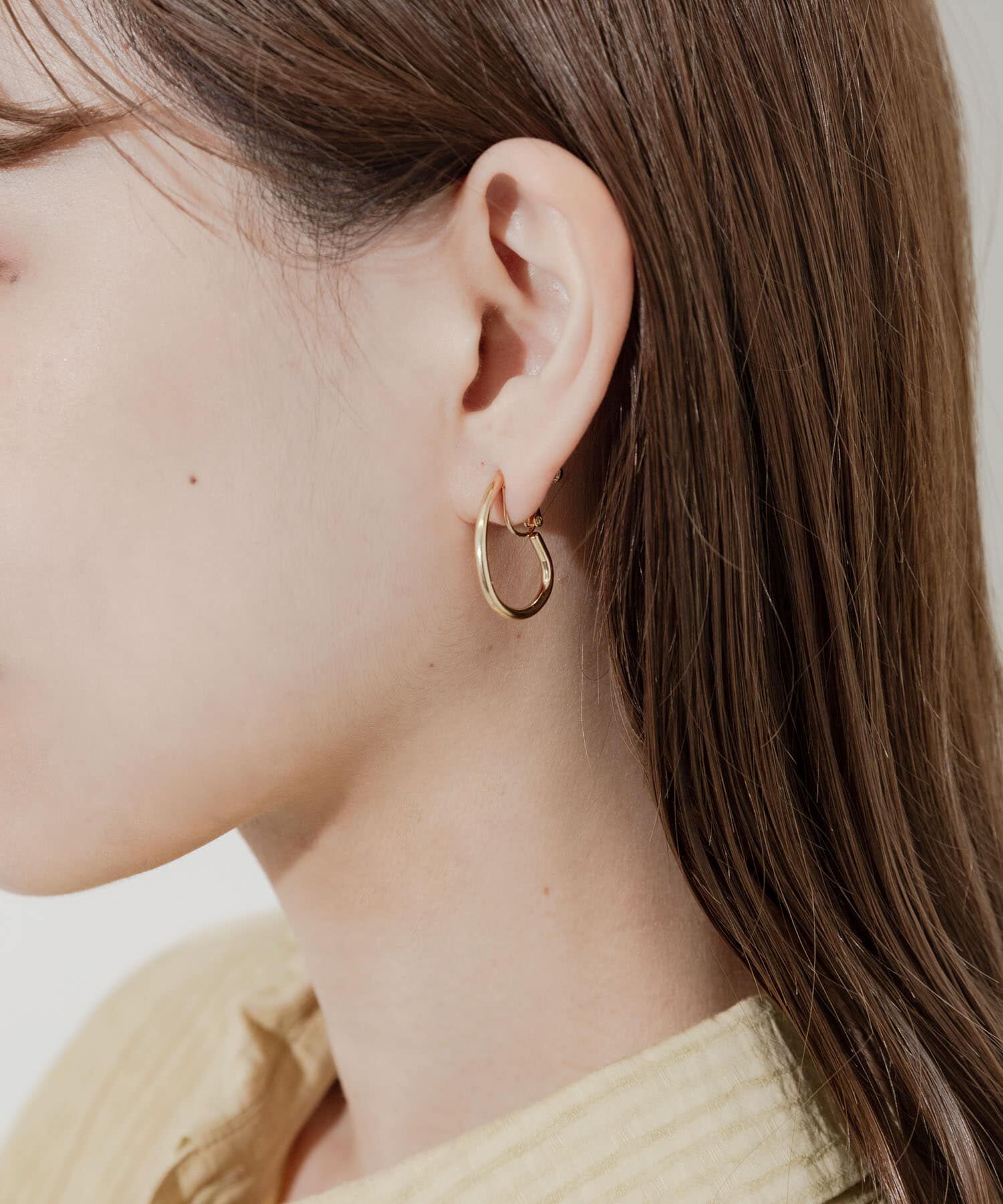 SMELLY「トライアングルニュアンスフープイヤリング」|イヤリング|ゴールド