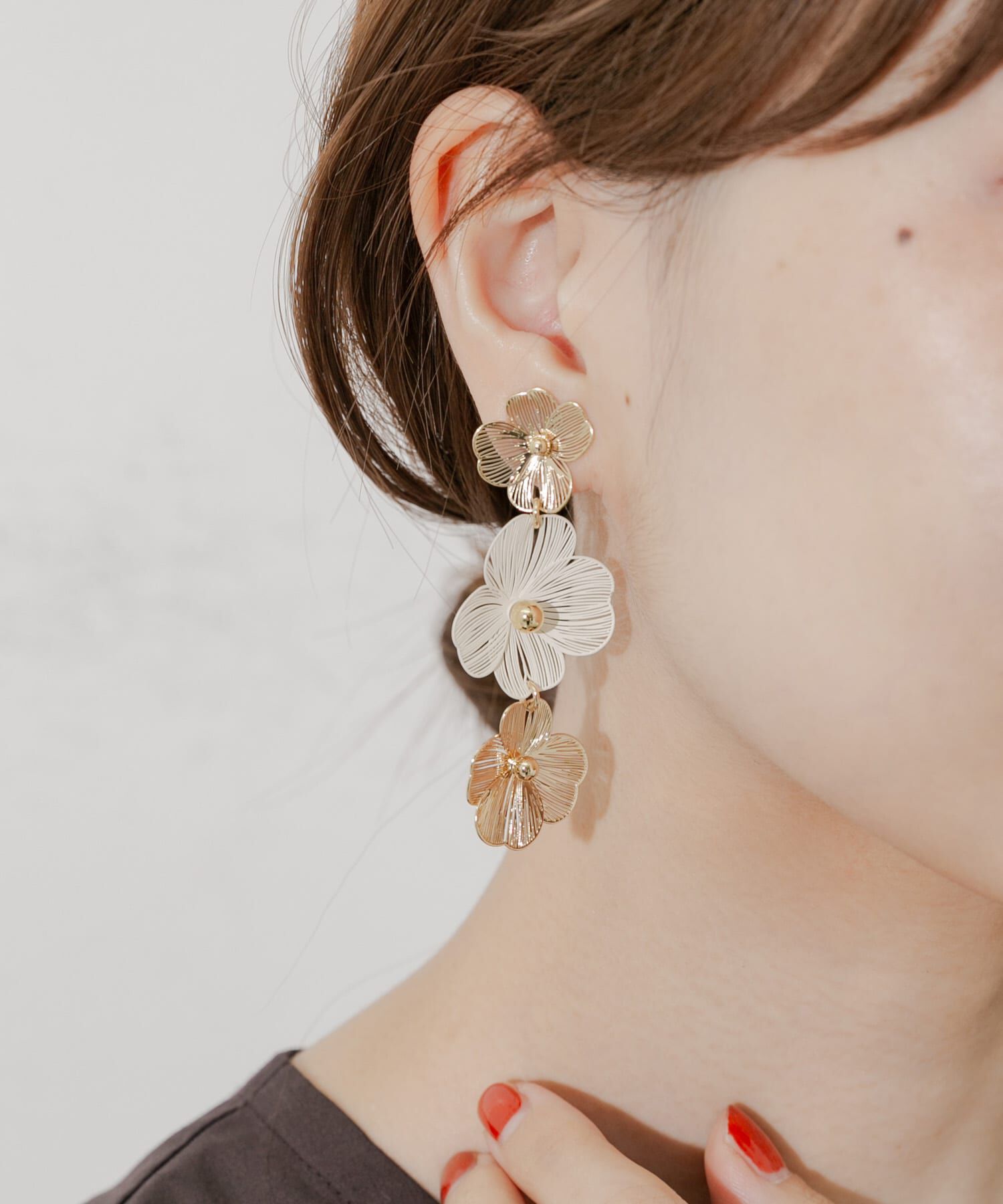 SMELLY「トリプルフラワーイヤリング」|イヤリング|