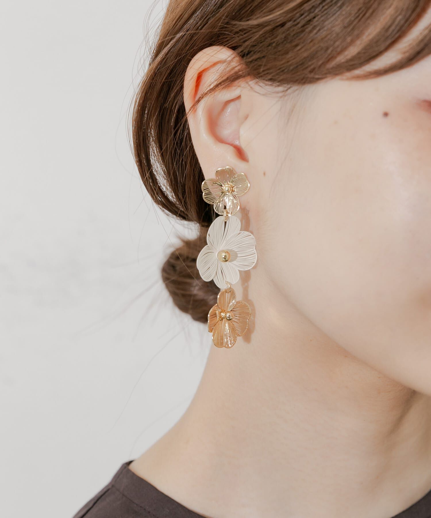 SMELLY「トリプルフラワーイヤリング」|イヤリング|