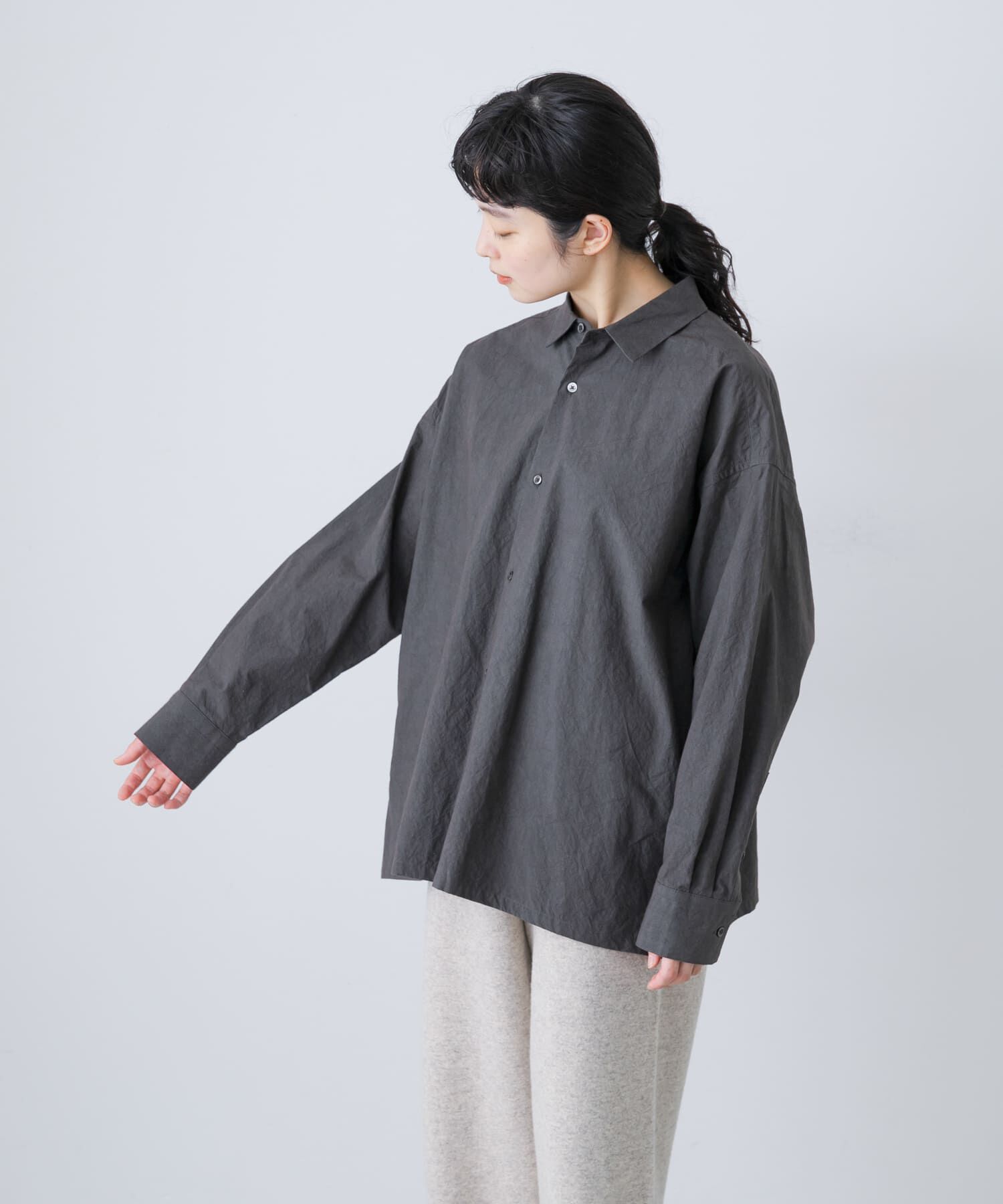 かぐれ「『ユニセックス』コットンレギュラーカラーボックスシャツ」|シャツ・ブラウス|チャコールグレー