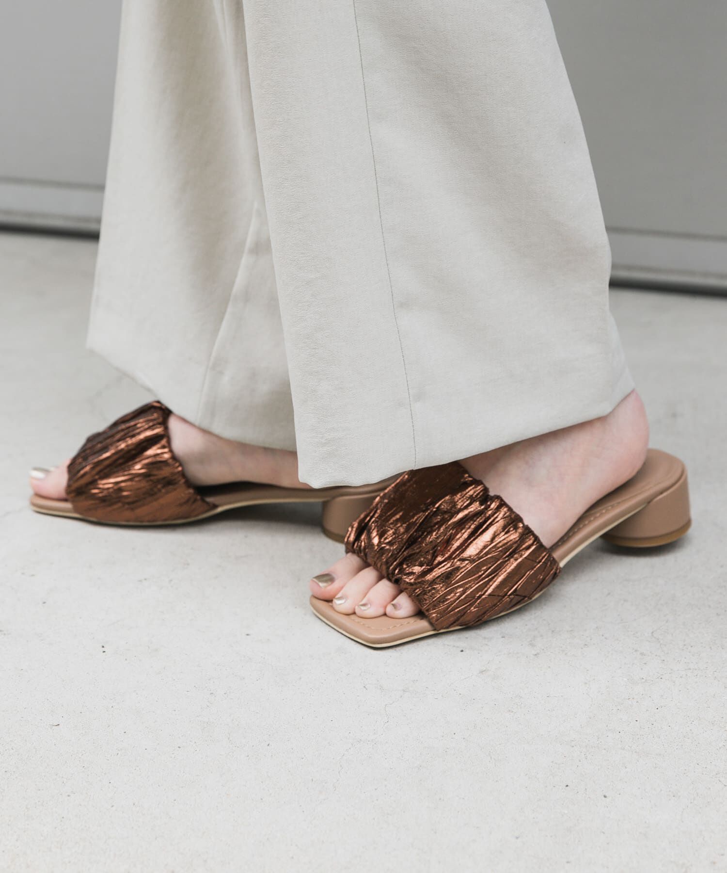 SENSE OF PLACE by URBAN RESEARCH「スクエアトゥメタリックギャザーサンダル」|サンダル|