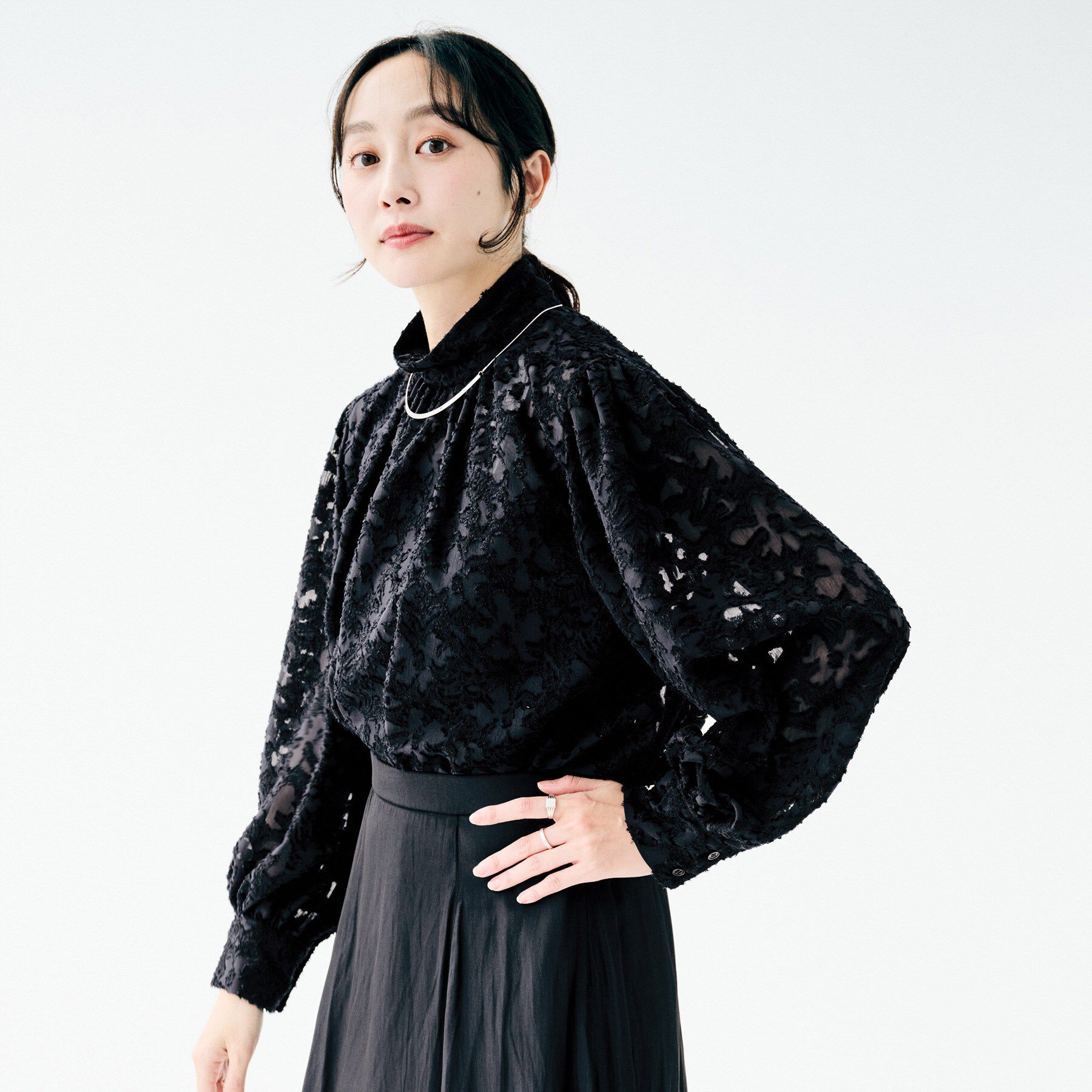 UNTITLED「カットジャカード ボウタイブラウス」|シャツ・ブラウス|