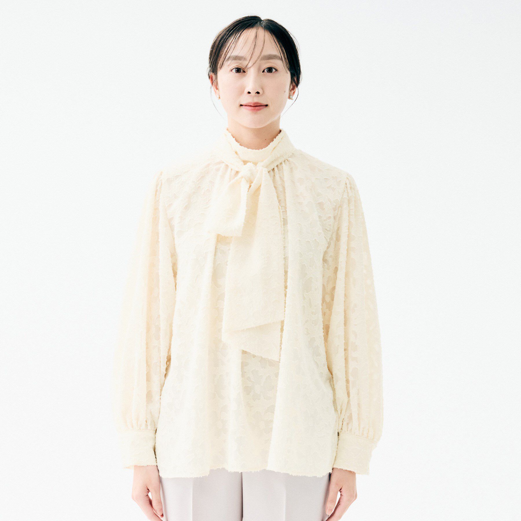 UNTITLED「カットジャカード ボウタイブラウス」|シャツ・ブラウス|