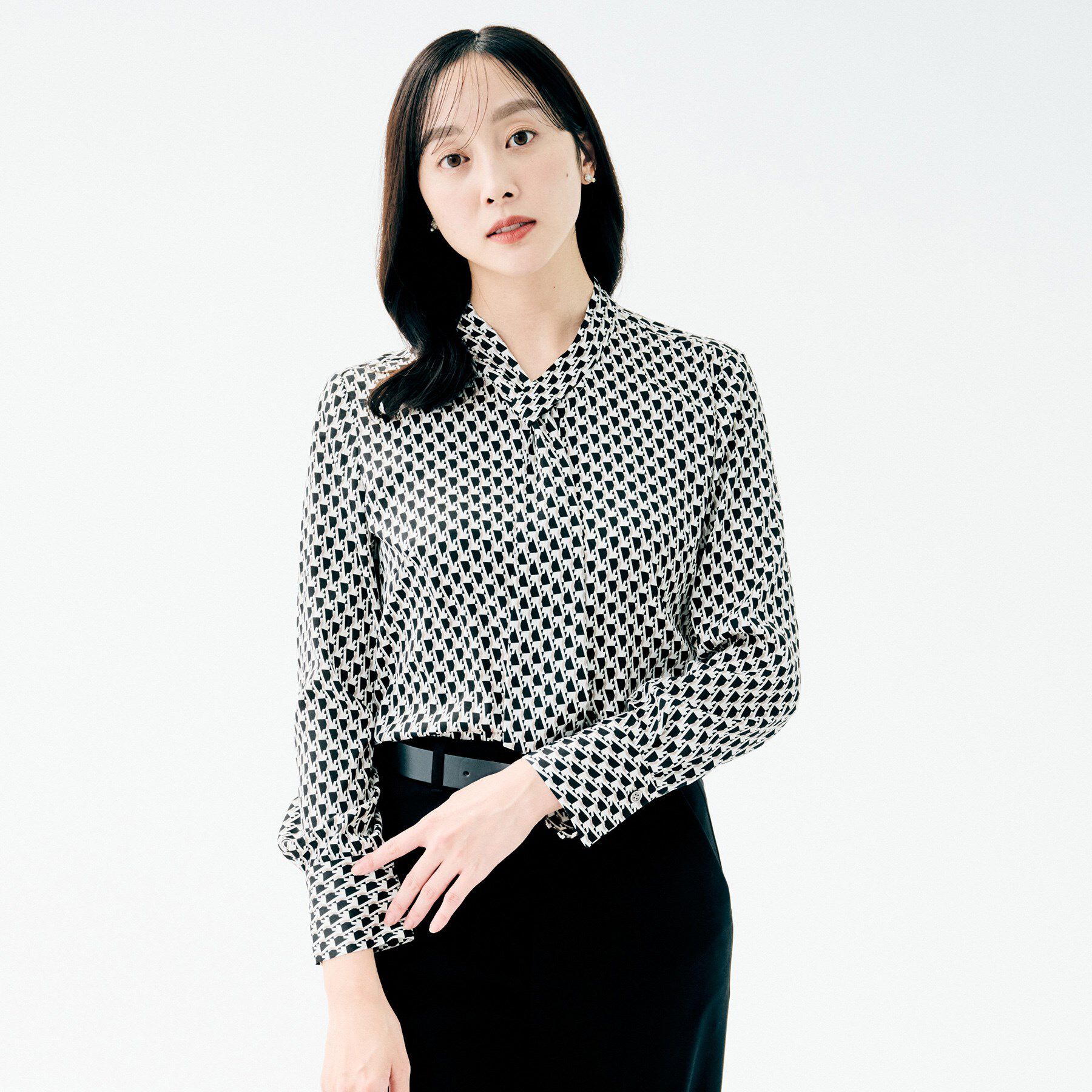 UNTITLED「ボウタイブラウス」|シャツ・ブラウス|ブラック(119)