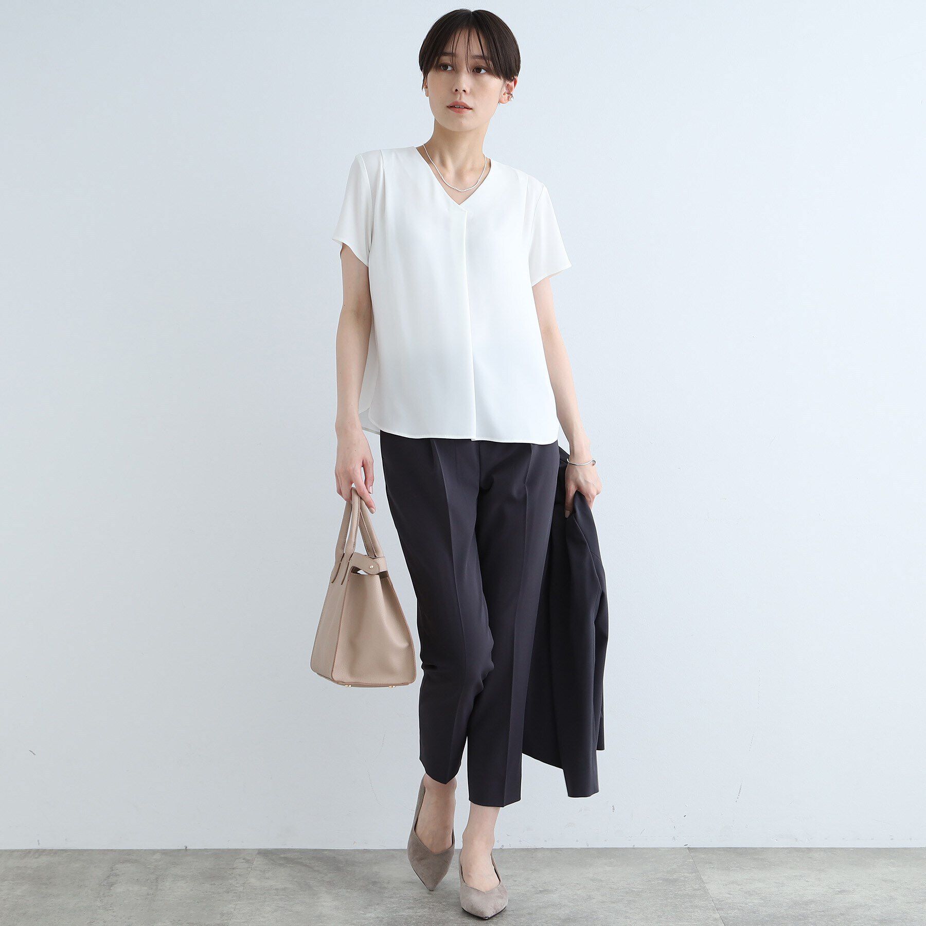 INDIVI「【通勤に最適！/洗える/UVケア】Vネックタックデザインブラウス」|シャツ・ブラウス|