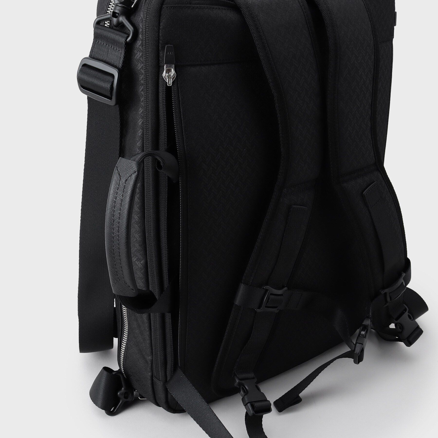 TAKEO KIKUCHI「【3WAY/15インチPC対応】ヒートエンボス矢絣柄 バッグ」|リュック|