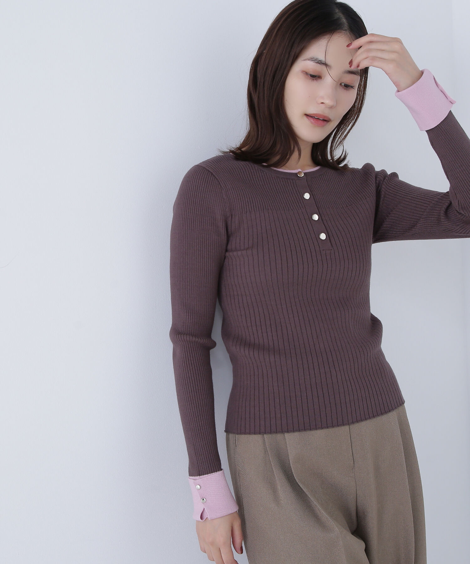  「フロントボタンバイカラーニット」|ニット・セーター|ブラウン&times;ピ  2