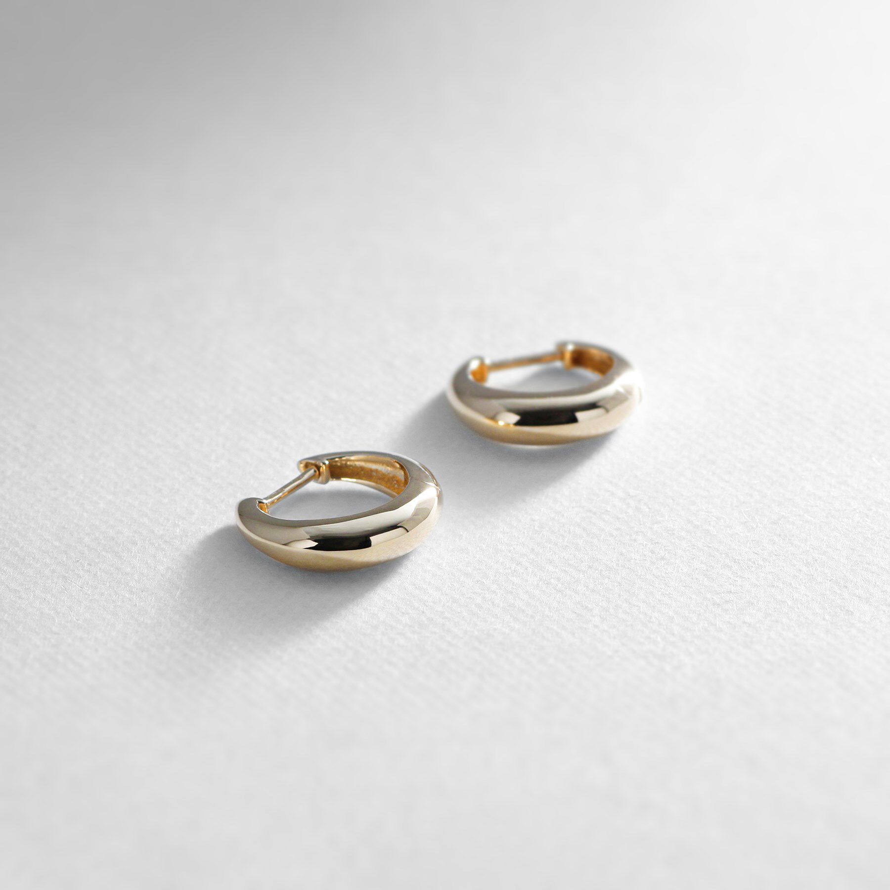 COCOSHNIK「K10月甲中折れ フープピアス」|ピアス|イエローゴールド(1