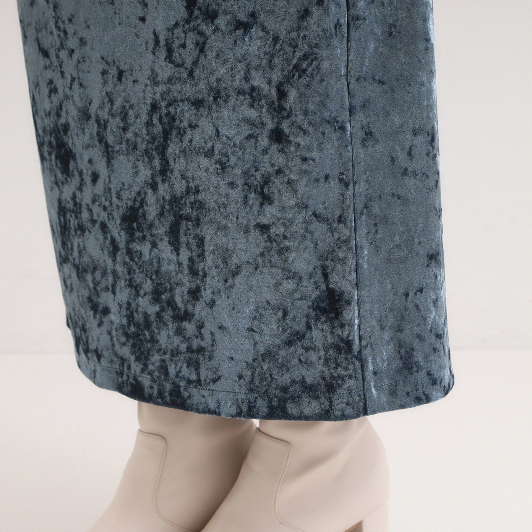 SHOO･LA･RUE「【S-LL】光沢感が華やかに ベロア調ナロースカート」|スカート|