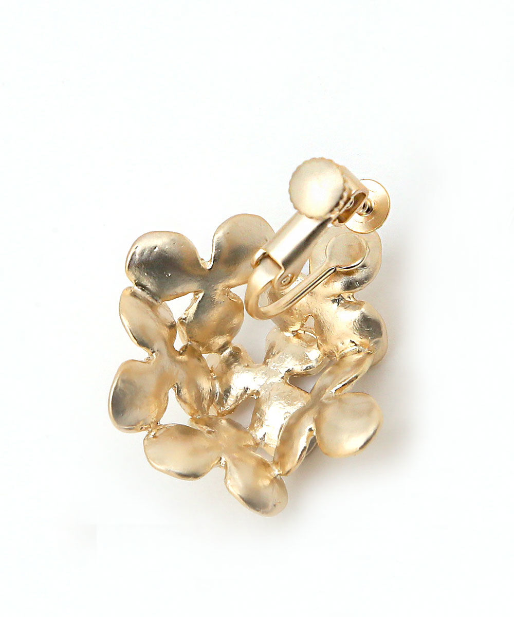 colleca la「メタルフラワーイヤリング」|イヤリング|