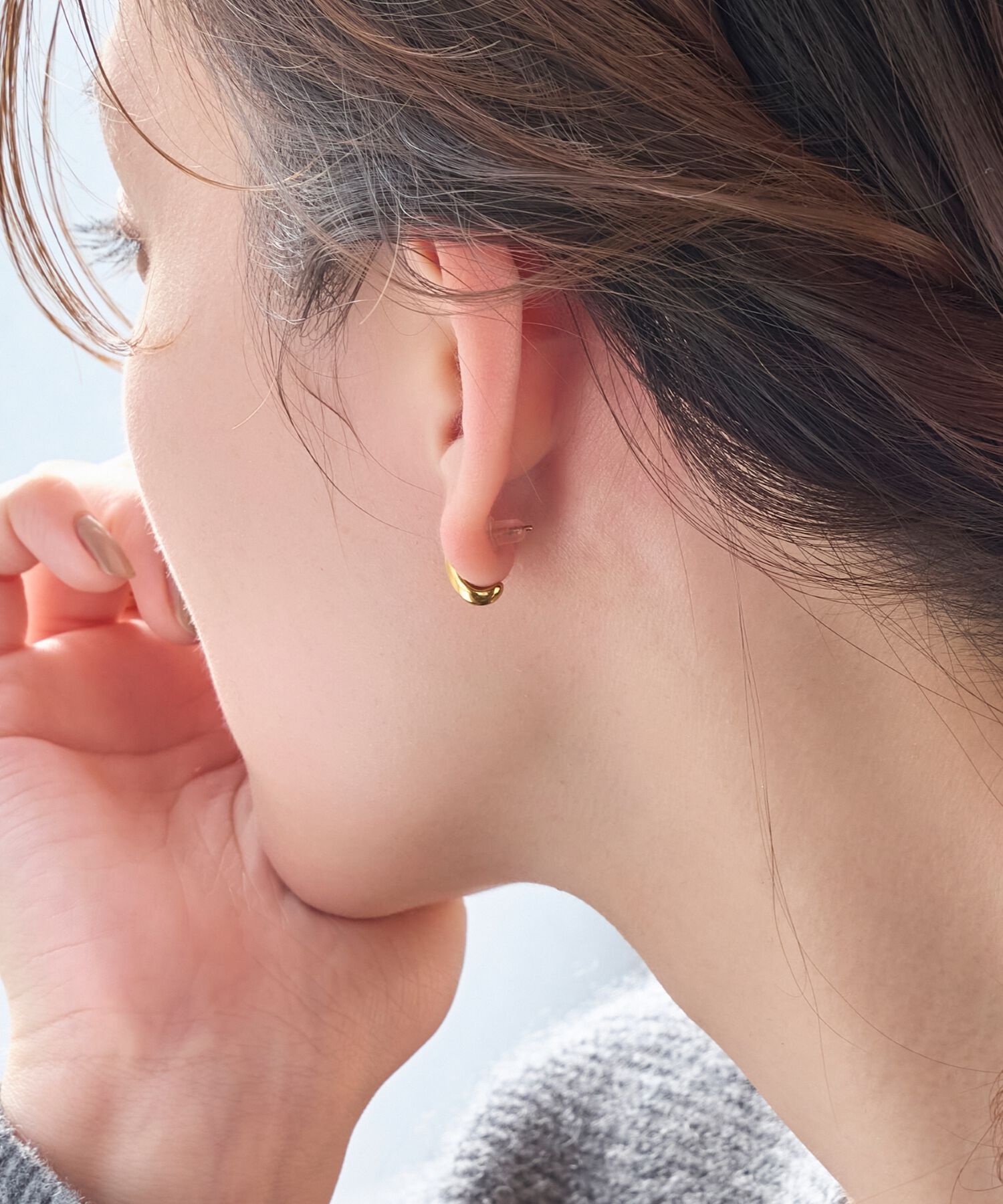 Phoebe「【金属アレルギー対応】ドロップハーフフープミニピアス　ゴールド/サージカルステンレス」|ピアス|