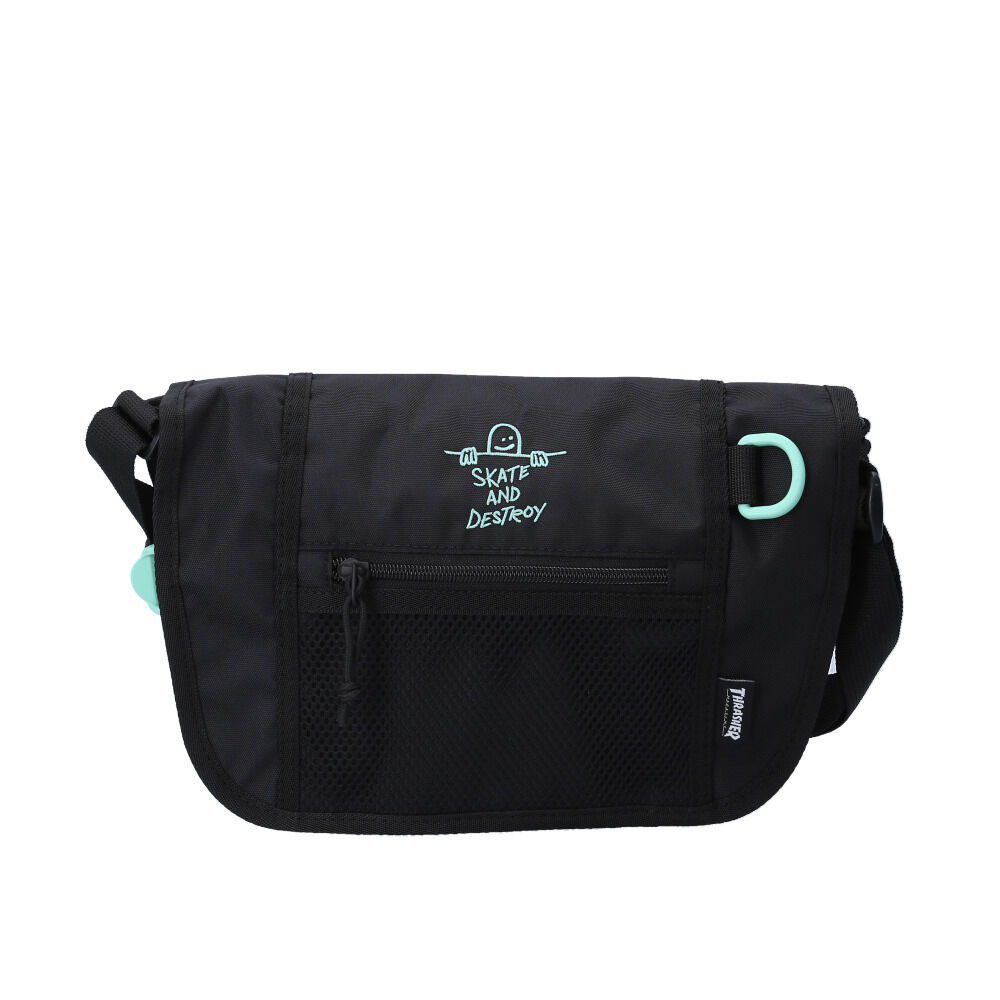 BACKYARD FAMILY「スラッシャー ショルダーバッグ THRASHER THR-301 通販 ショルダーバック」|ショルダー・メッセンジャー|ブラック1