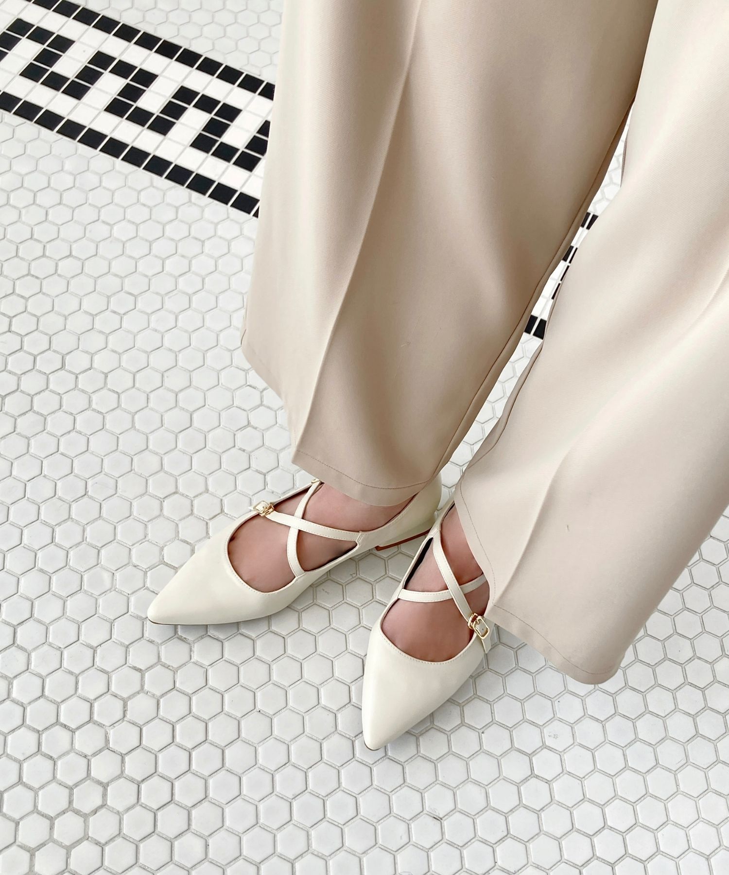 ORiental TRaffic「●2025春夏新作●クロスストラップポインテッドトゥパンプス/51116　フラット トレンド 人気」|パンプス|