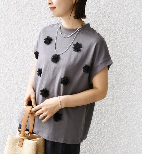 SHIPS for women「【WEB限定】フラワー モチーフ クルーネック TEE」|Tシャツ・カットソー|チャコールグレー