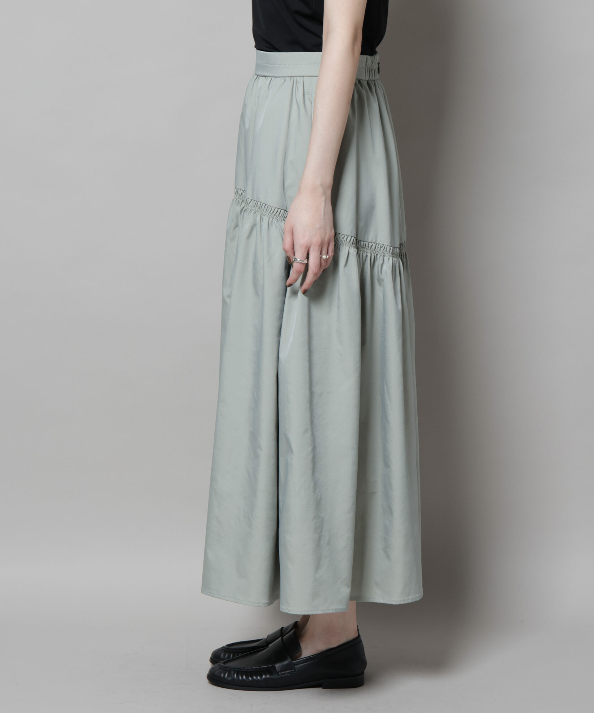 nano･universe「シャンブレータフタティアードギャザースカート」|スカート|