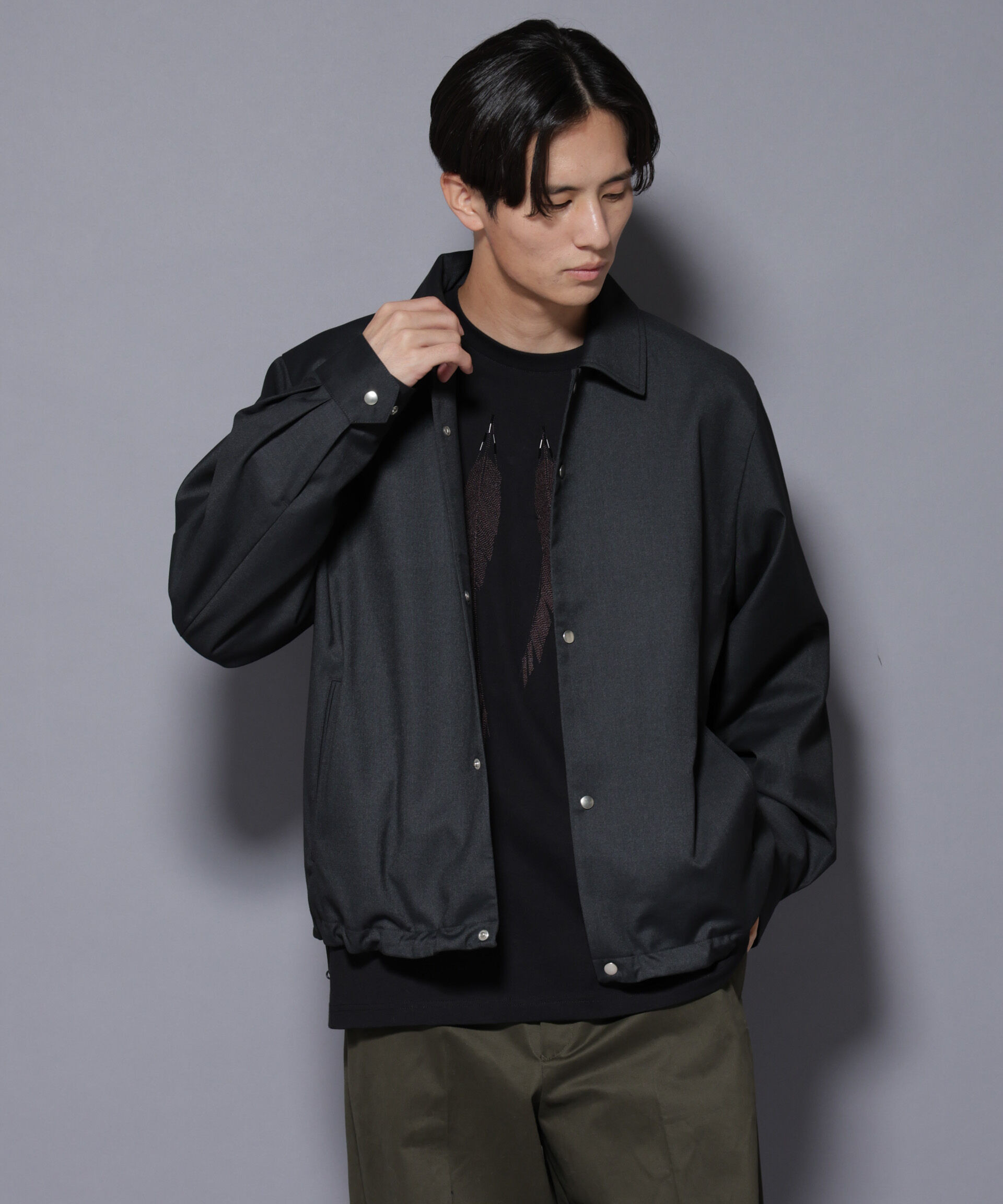 nano･universe「DELEGANTE エアリーサキソニーコーチジャケット」|ブルゾン・スタジャン|チャコール3