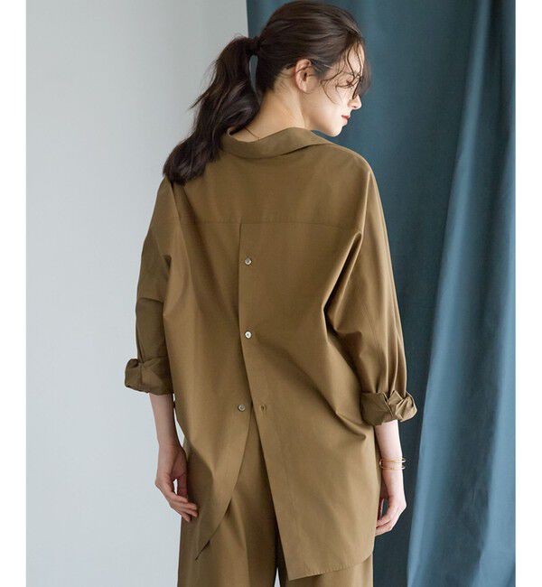 23区「【SLOW/一部店舗限定】ライトタンブラータフタ バックボタン シャツ」|シャツ・ブラウス|カーキ系
