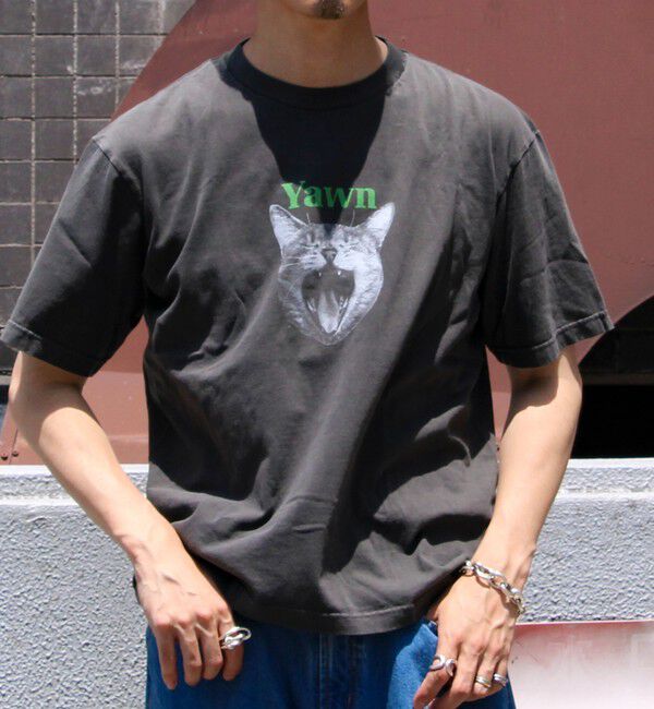 GLOSTER「【新柄追加】【GLOSTER/グロスター】DOG&CAT 犬猫プリント ピグメント プリントTシャツ」|Tシャツ・カットソー|ブラック