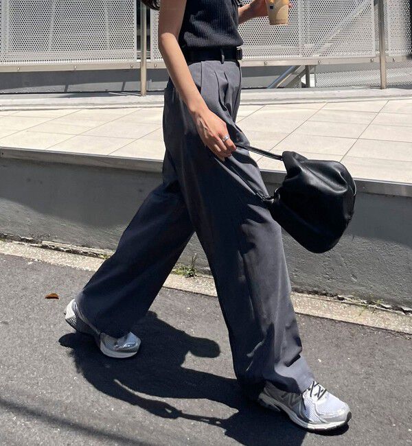 fredy emue「【吸水速乾/接触冷感/ウォッシャブル/防シワ加工】接触冷感タックスラックスパンツ」|スラックス|