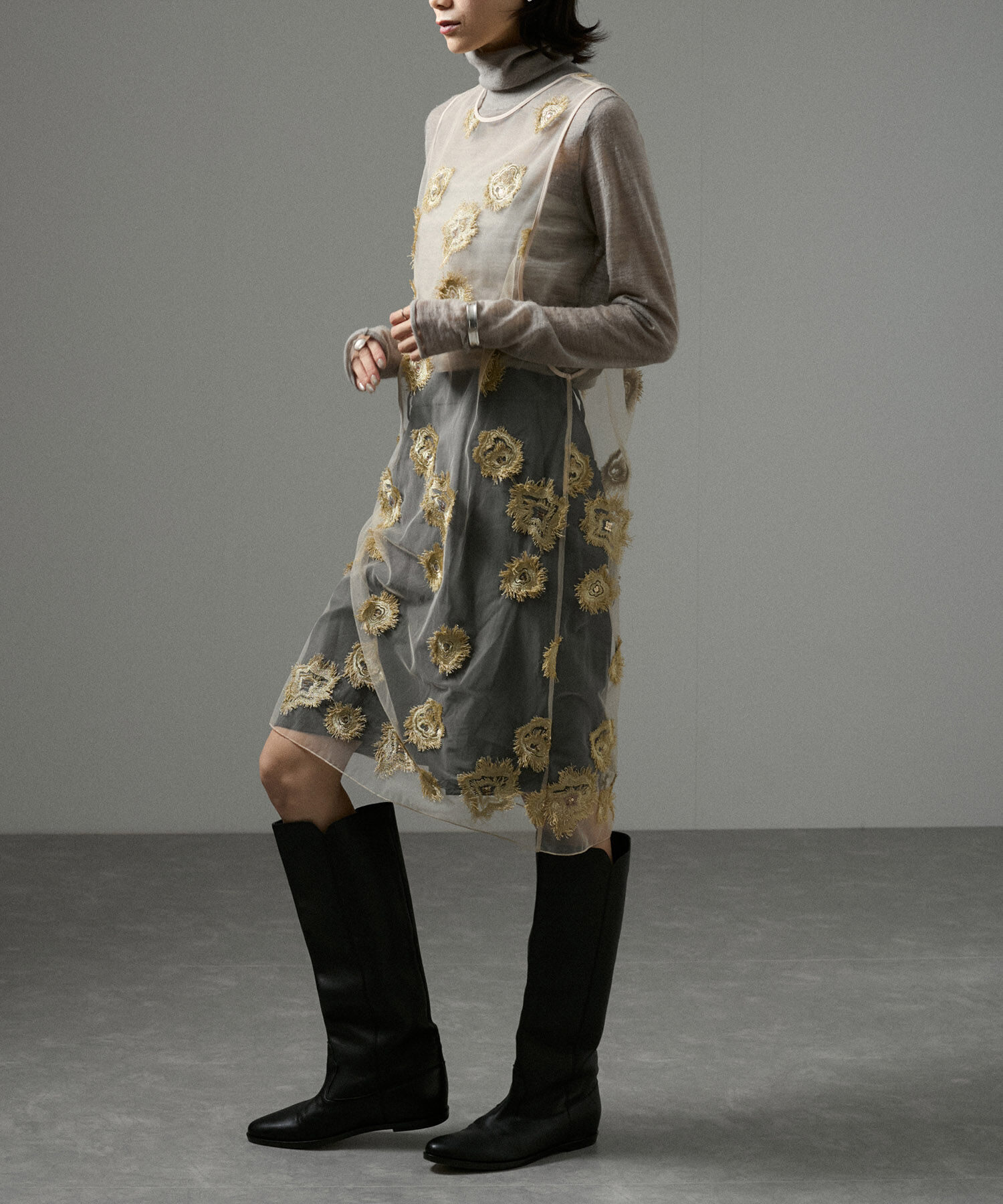 SALON adam et rope'「【前後2WAY】フラワーエンブロイダリーシアージャンパースカート」|ワンピース|