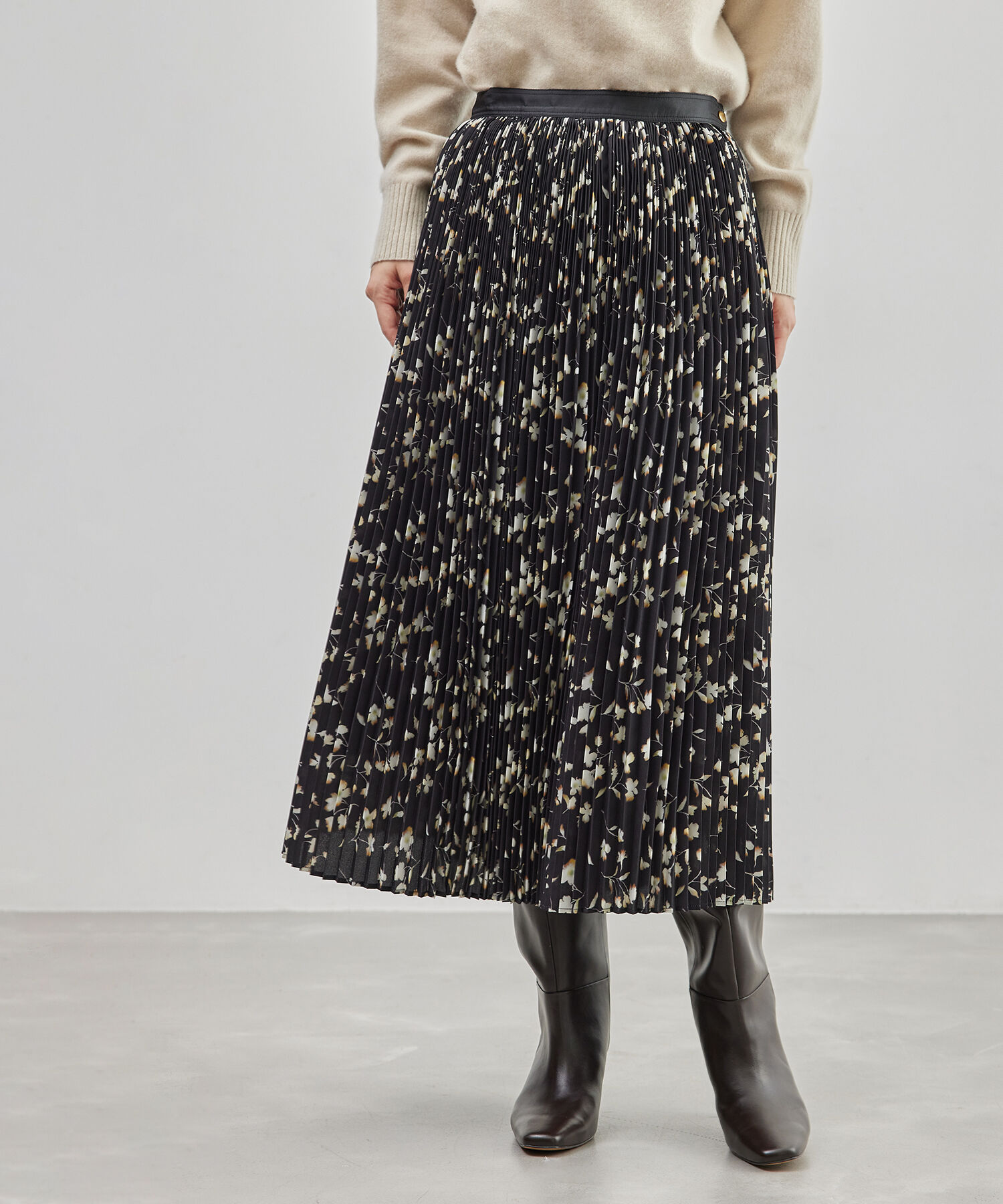 ROPE「【ドラマ着用】アコーディオンプリーツスカート（ラメボーダー&times;チュール/フラワープリント）」|スカート|ブラック系(03)